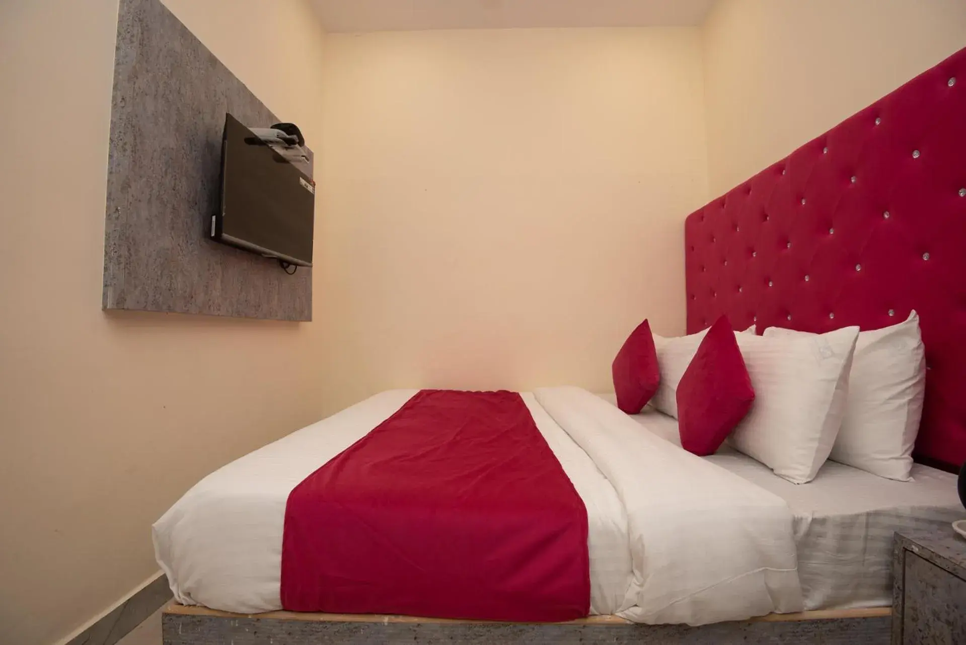 Bed in Hotel Priceless Suite-Nesco Exhibition Goregaon
