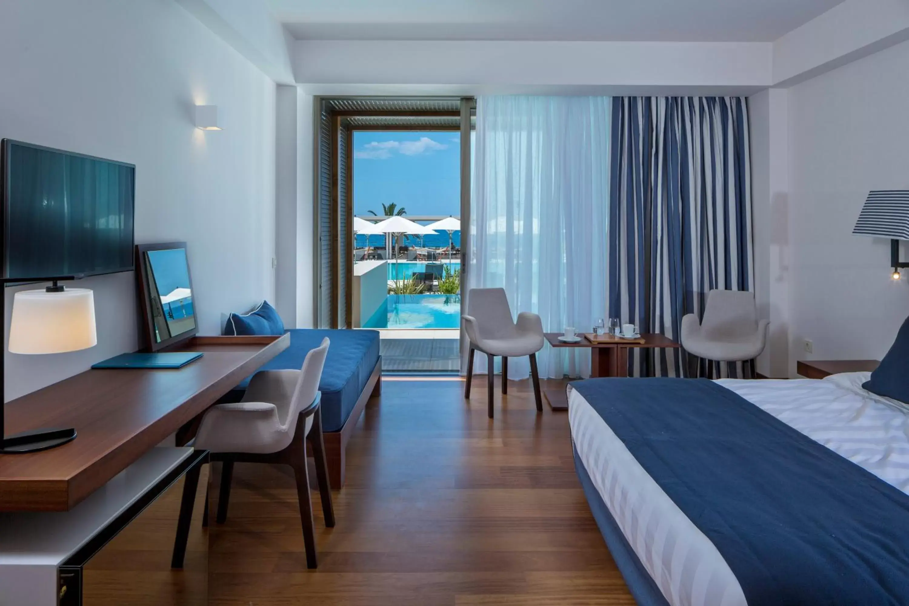 Superior Double Room with Sea View and Private Pool in Horizon Blu Boutique Hotel