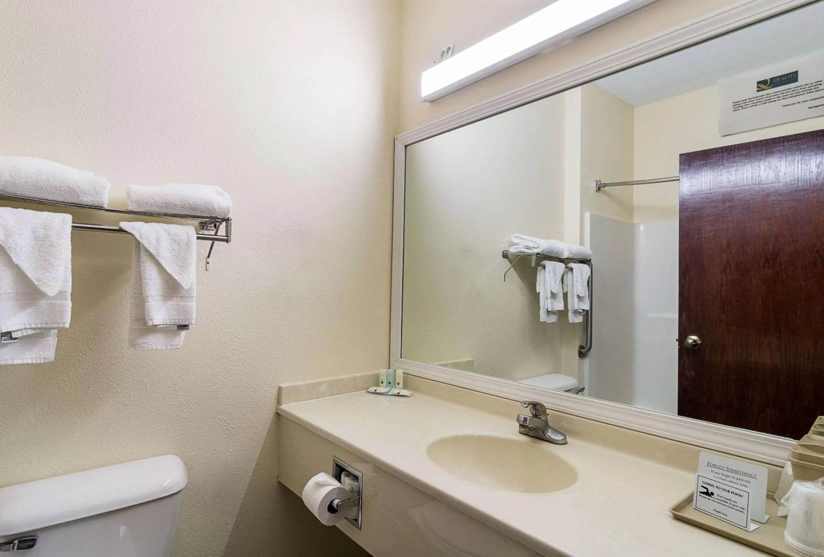 Bathroom in Quality Inn & Suites Harvey - Chicago Southland