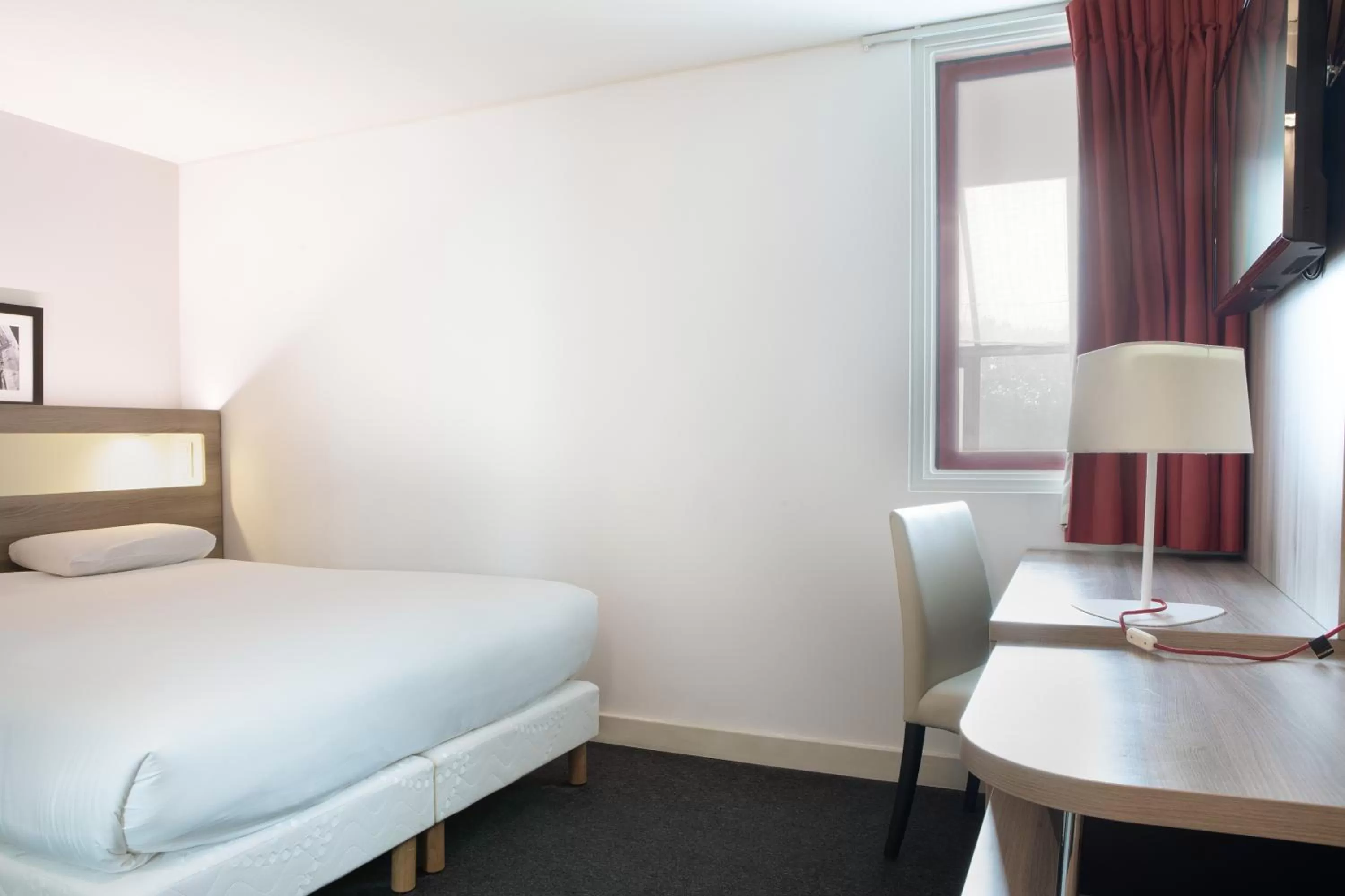 Photo of the whole room, Bed in Kyriad Paris Est - Bois de Vincennes