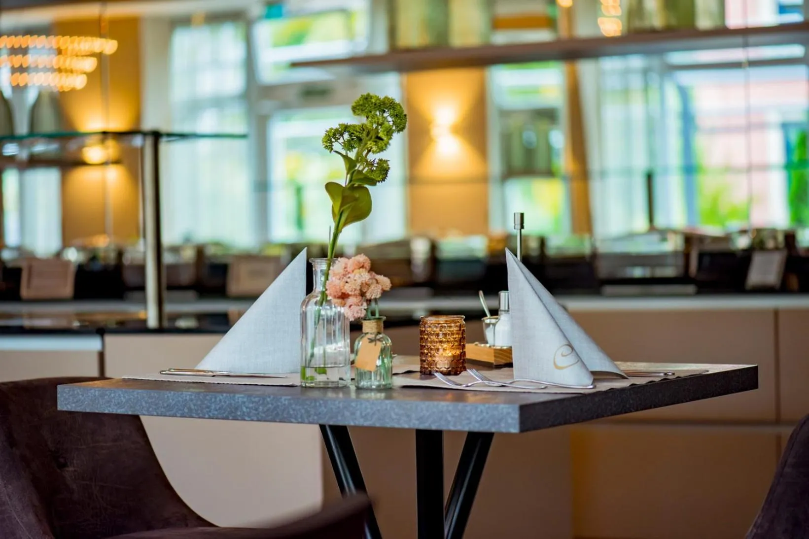 Restaurant/places to eat in Caravelle Hotel im Park