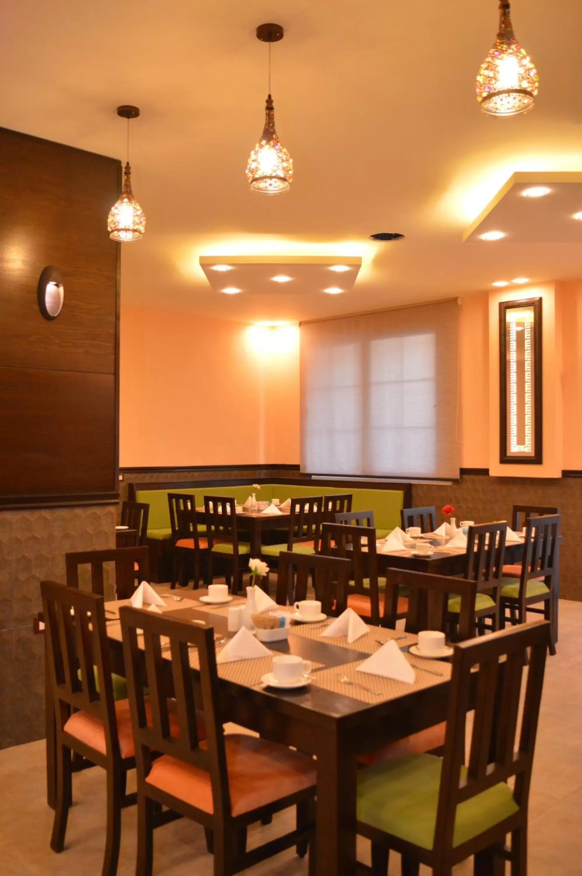 Restaurant/Places to Eat in Tilal Almadina Hotel & Suites