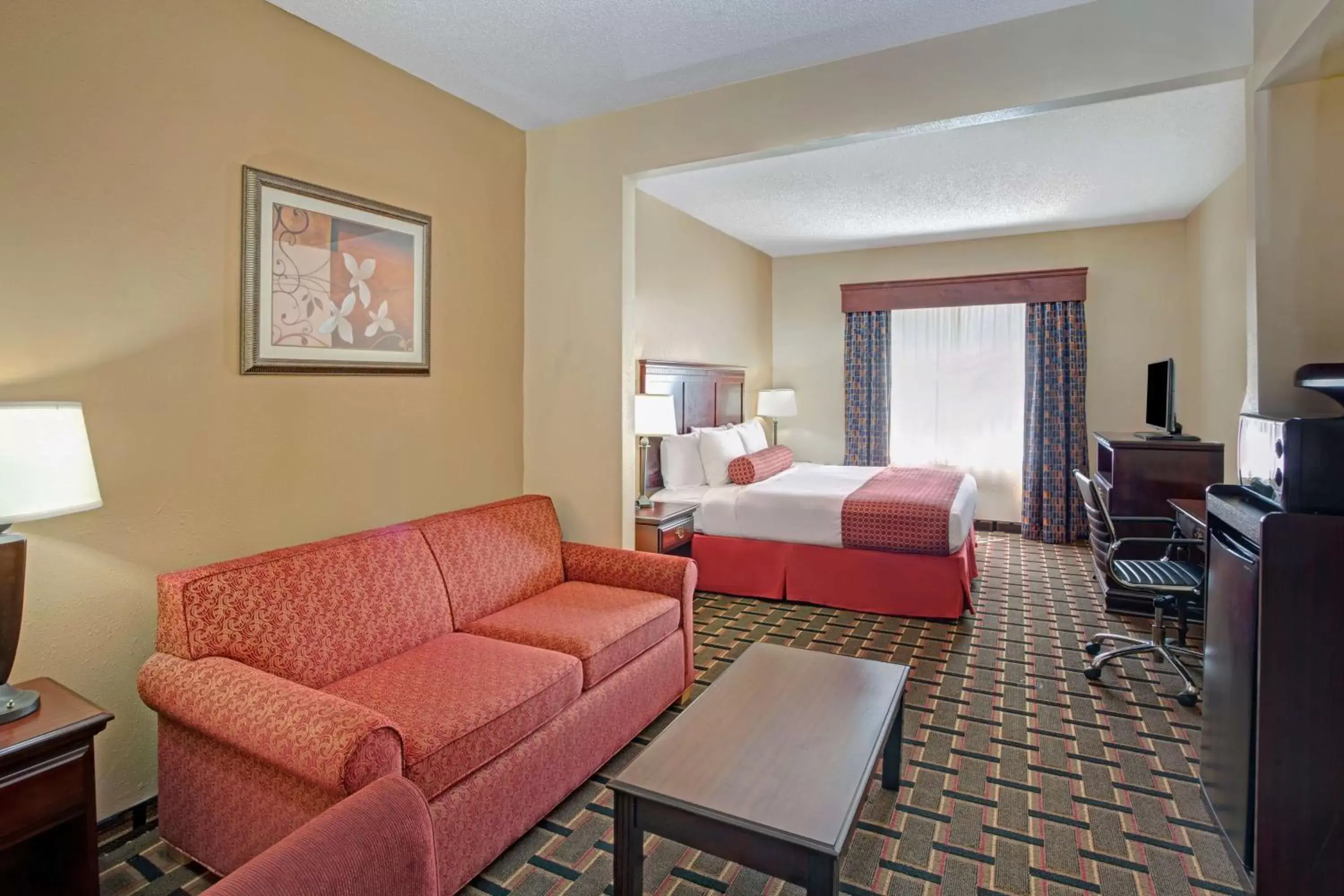 Deluxe King Room - Mobility Access/Non-Smoking in Baymont by Wyndham Kennesaw