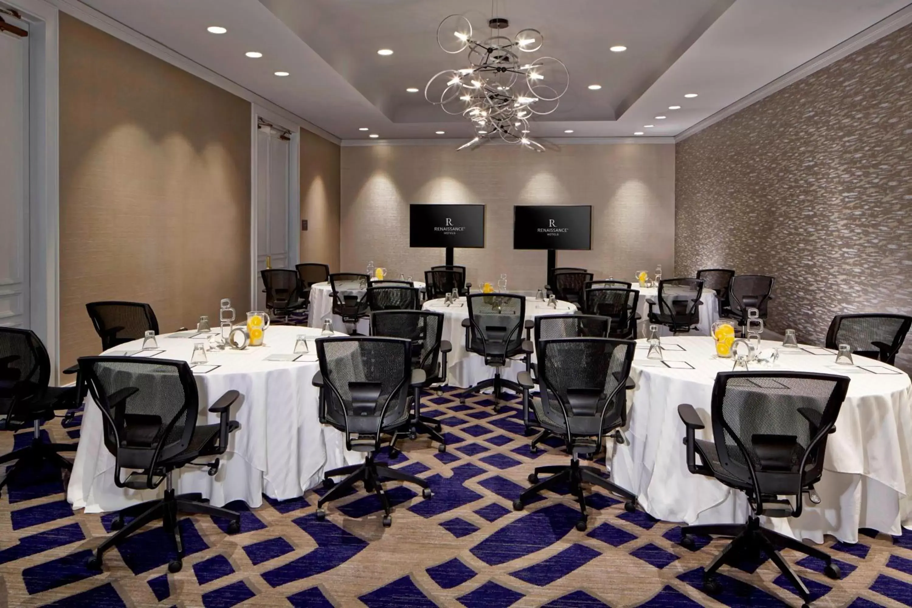 Meeting/conference room in Renaissance Atlanta Waverly Hotel & Convention Center