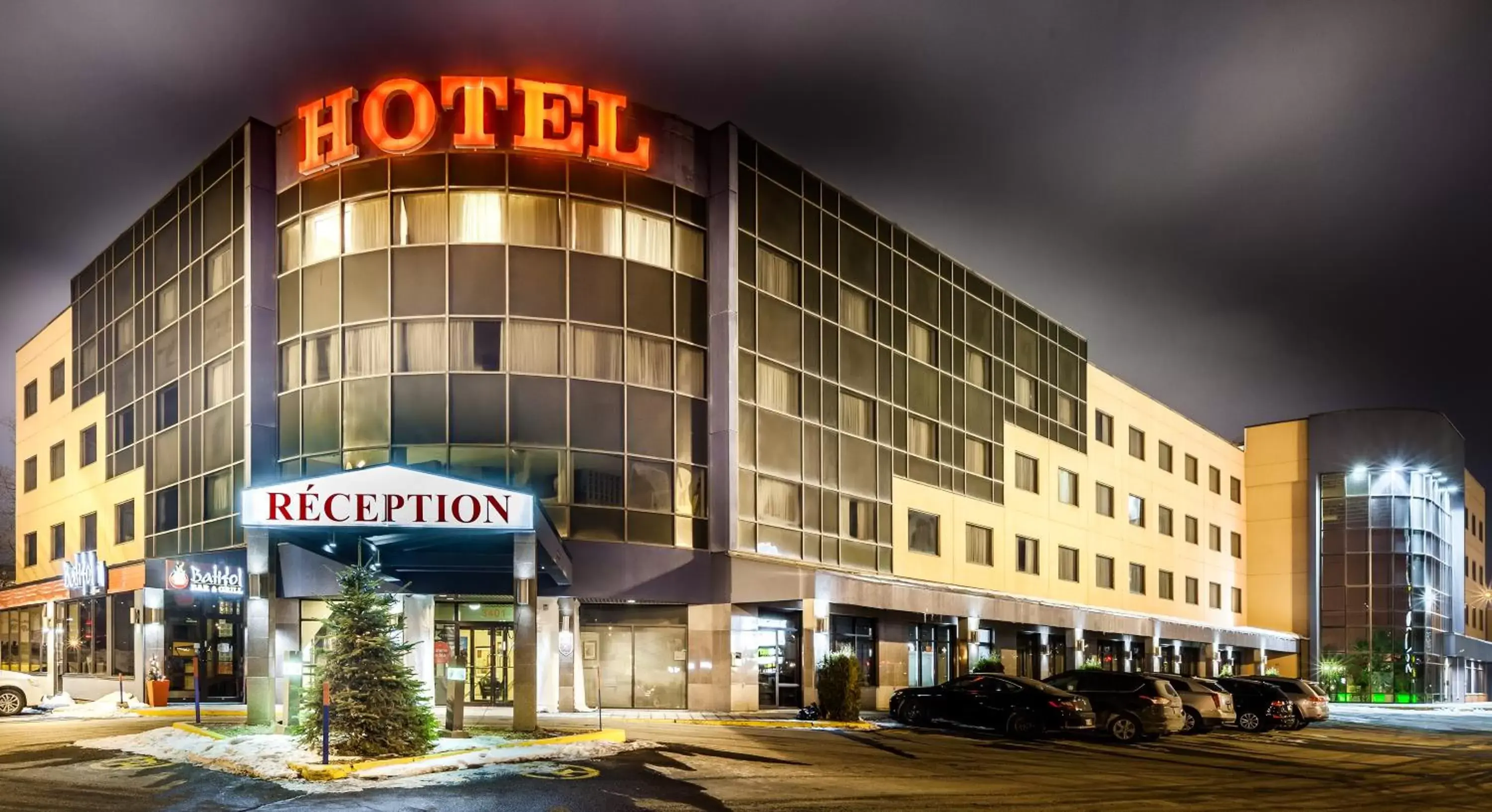 Facade/entrance in Hotel Ambassadeur et Suites