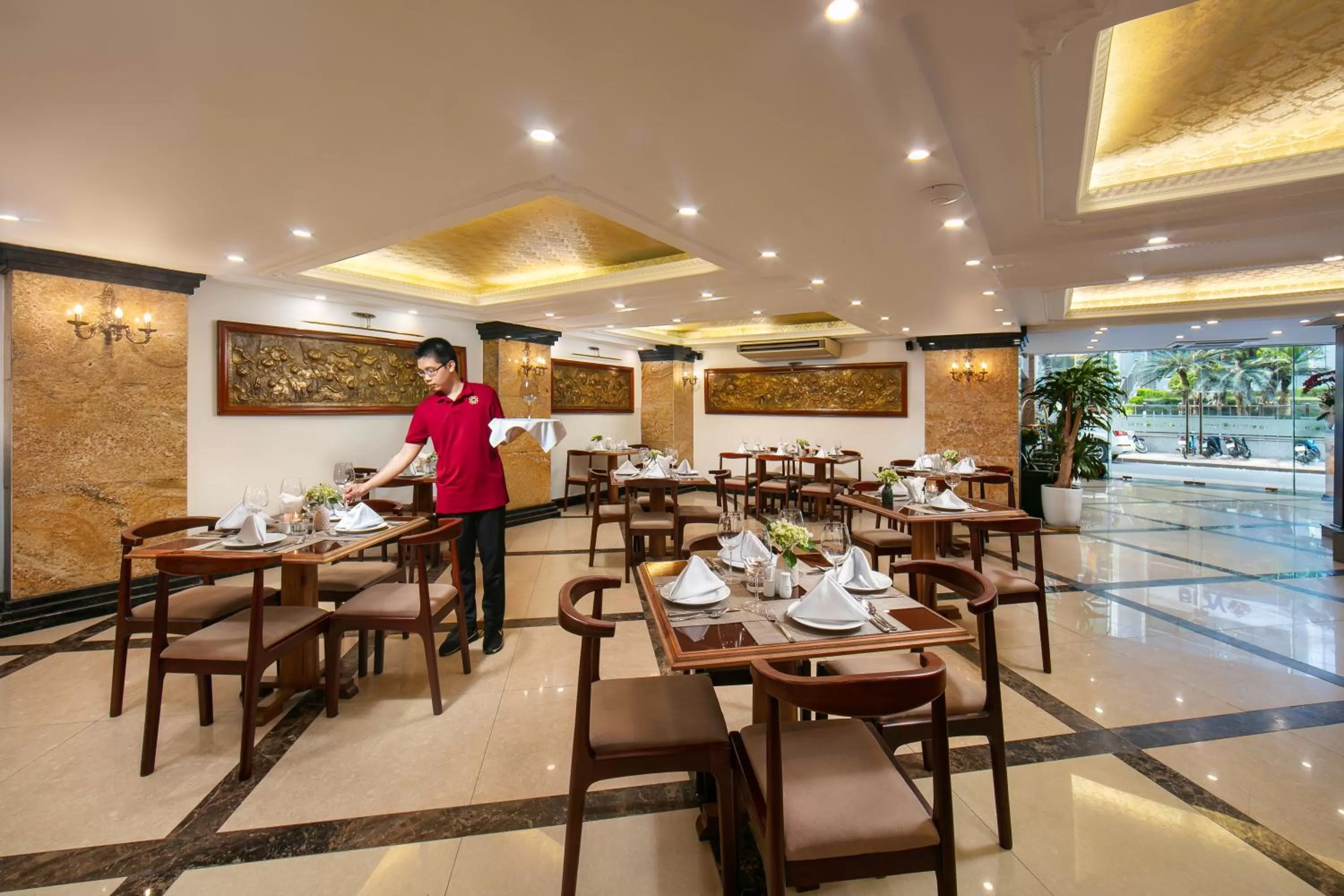 Restaurant/places to eat in Babylon Grand Hotel & Spa
