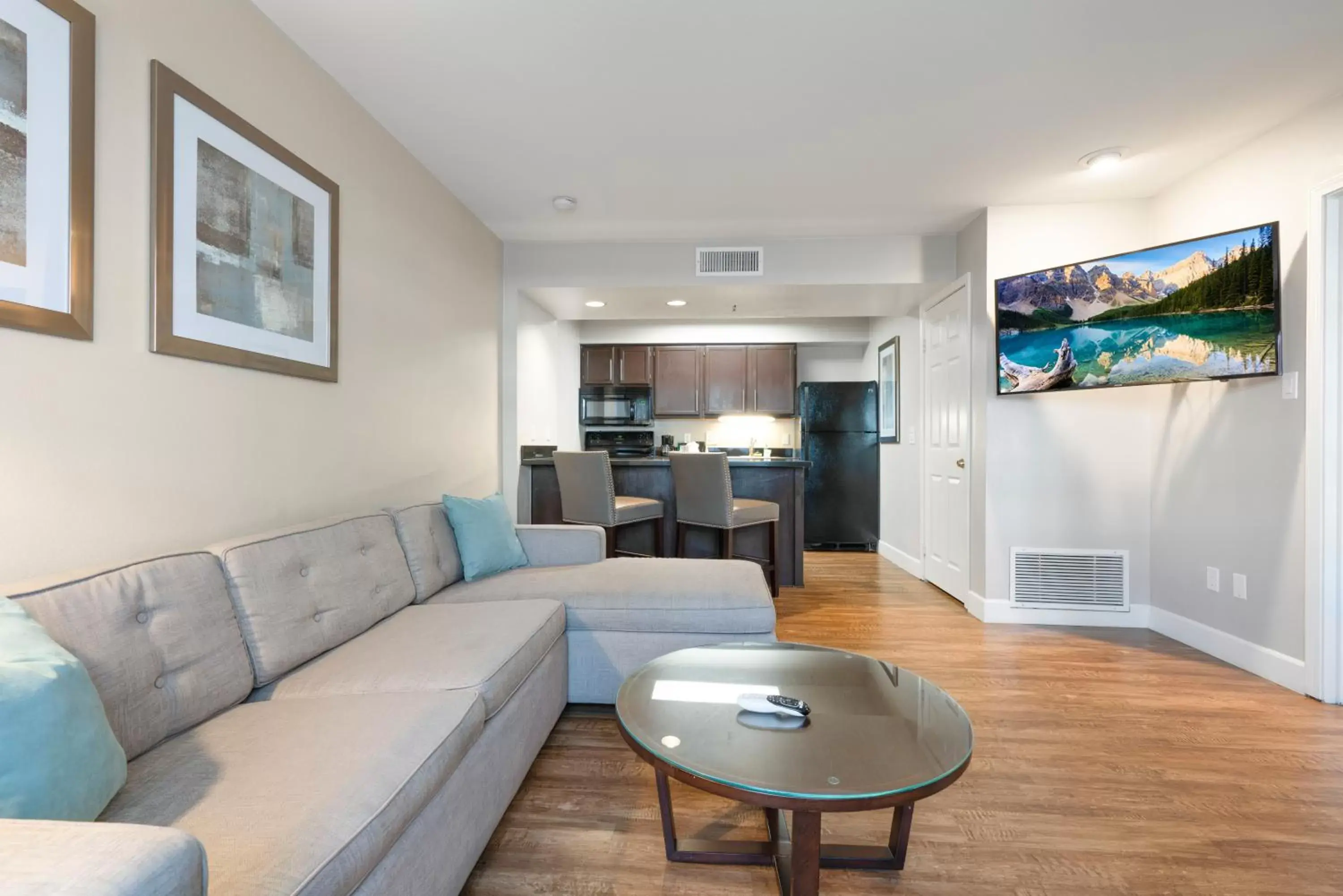 Seating Area in Chase Suites Brea-Fullerton - North Orange County