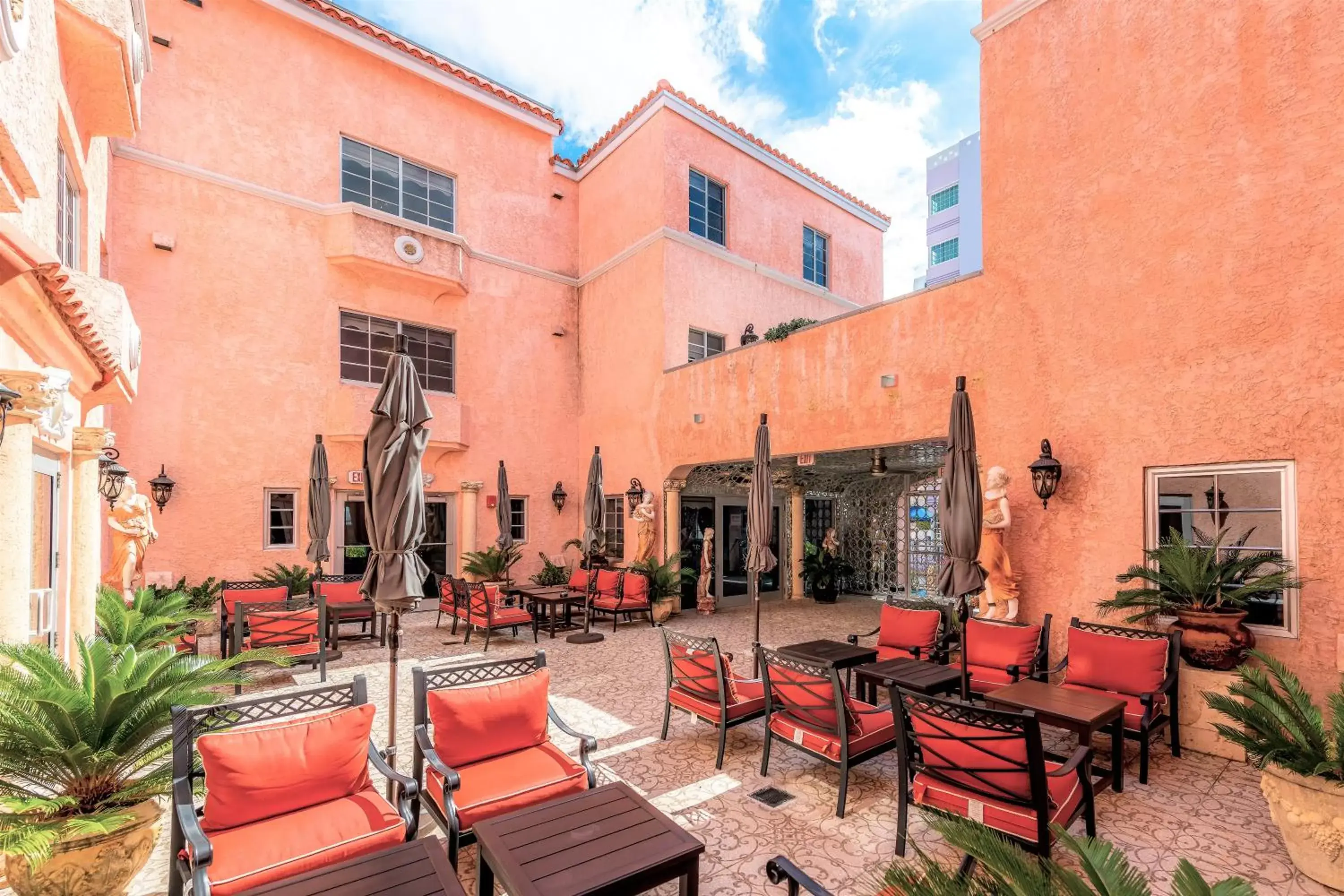 Patio, Restaurant/Places to Eat in Secret Garden Miami Beach