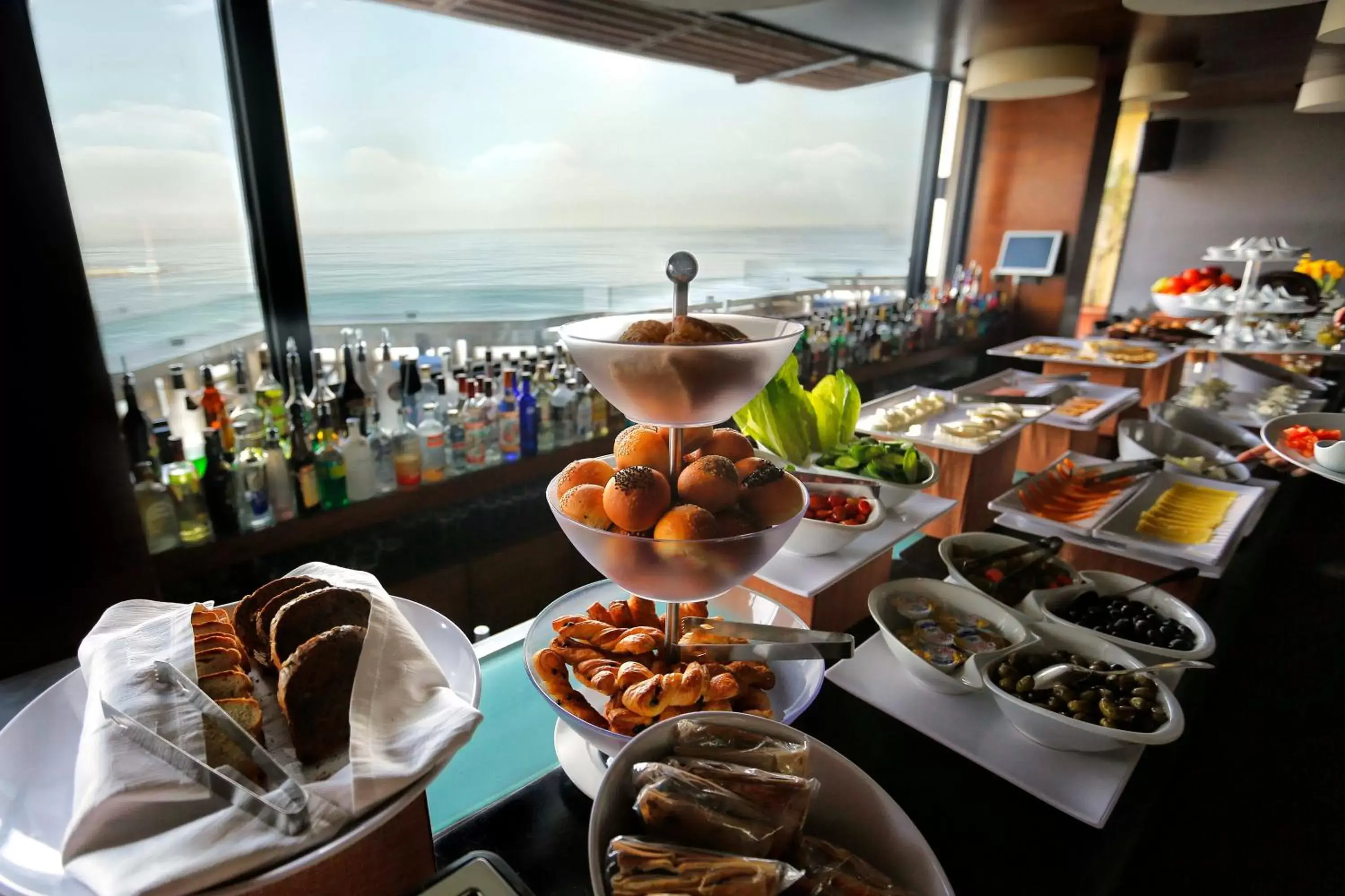 Restaurant/places to eat in Bayview Hotel Beirut