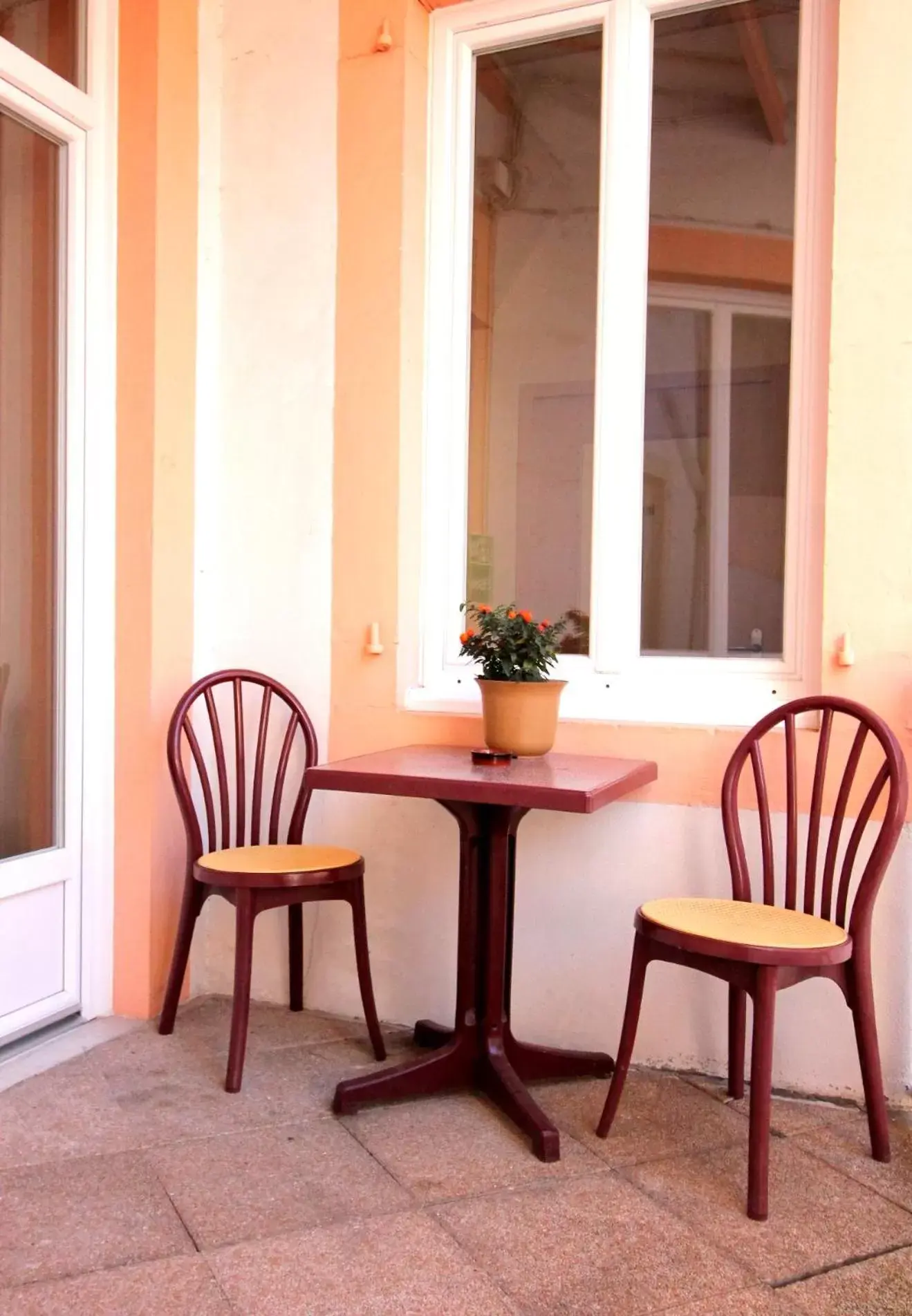 View (from property/room), Seating Area in Hôtel Adour