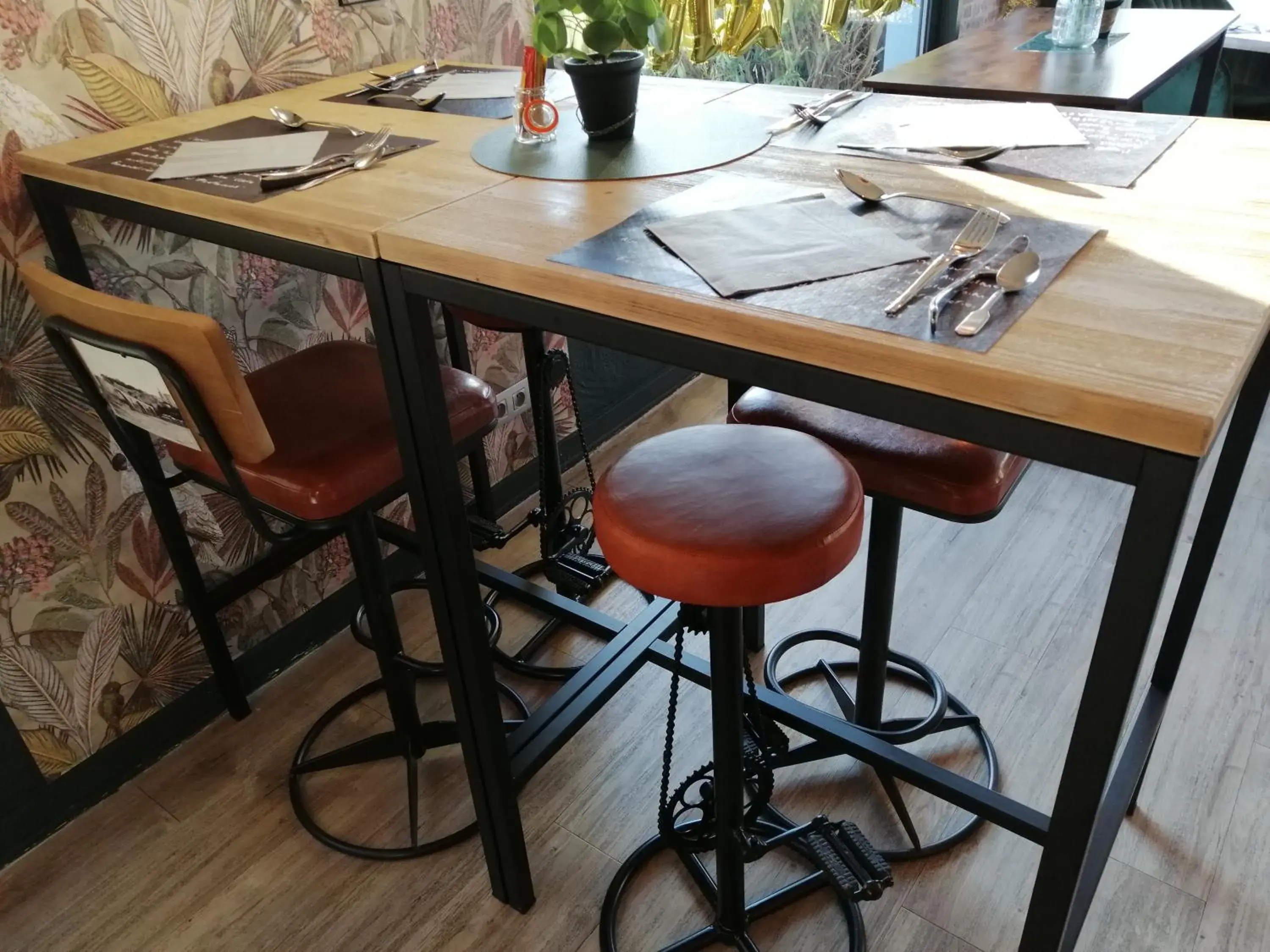 Dining area in Kyriad Avignon Cap Sud