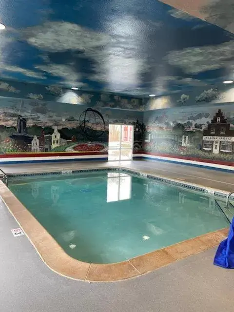 Swimming Pool in GrandStay Hotel & Suites Pella