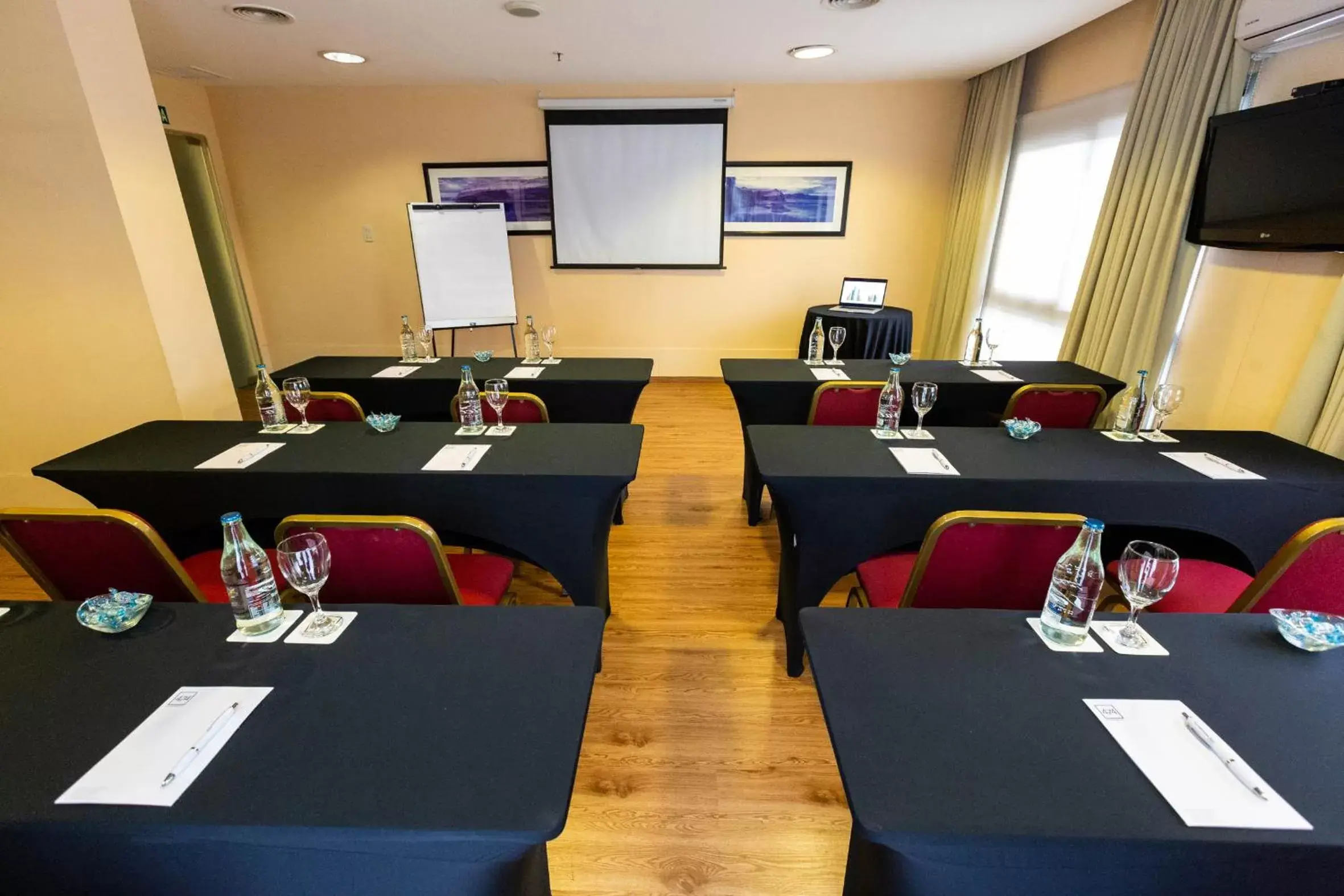 Meeting/conference room in 474 Buenos Aires Hotel