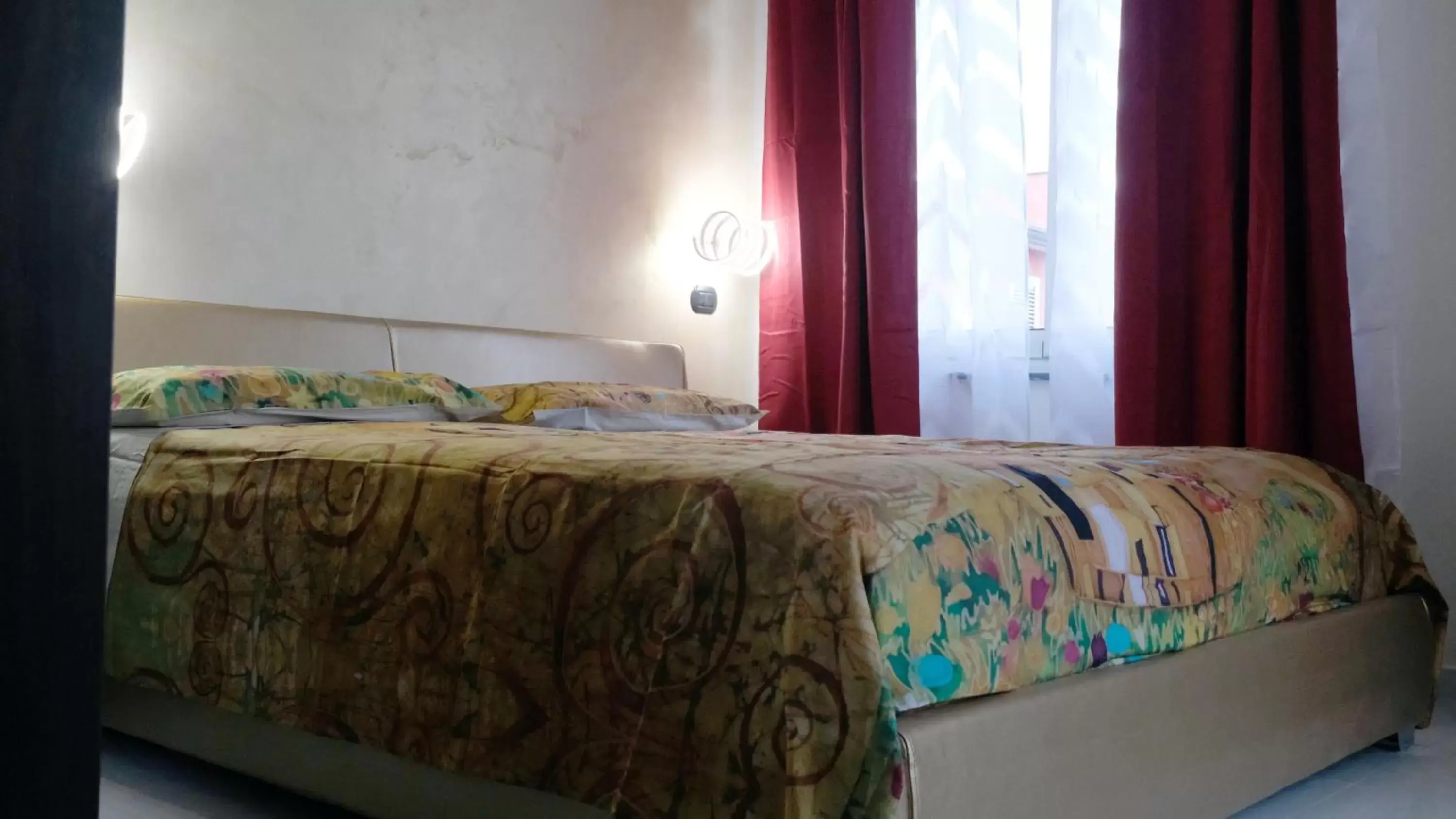 Bedroom, Bed in National Gallery Taormina B&B