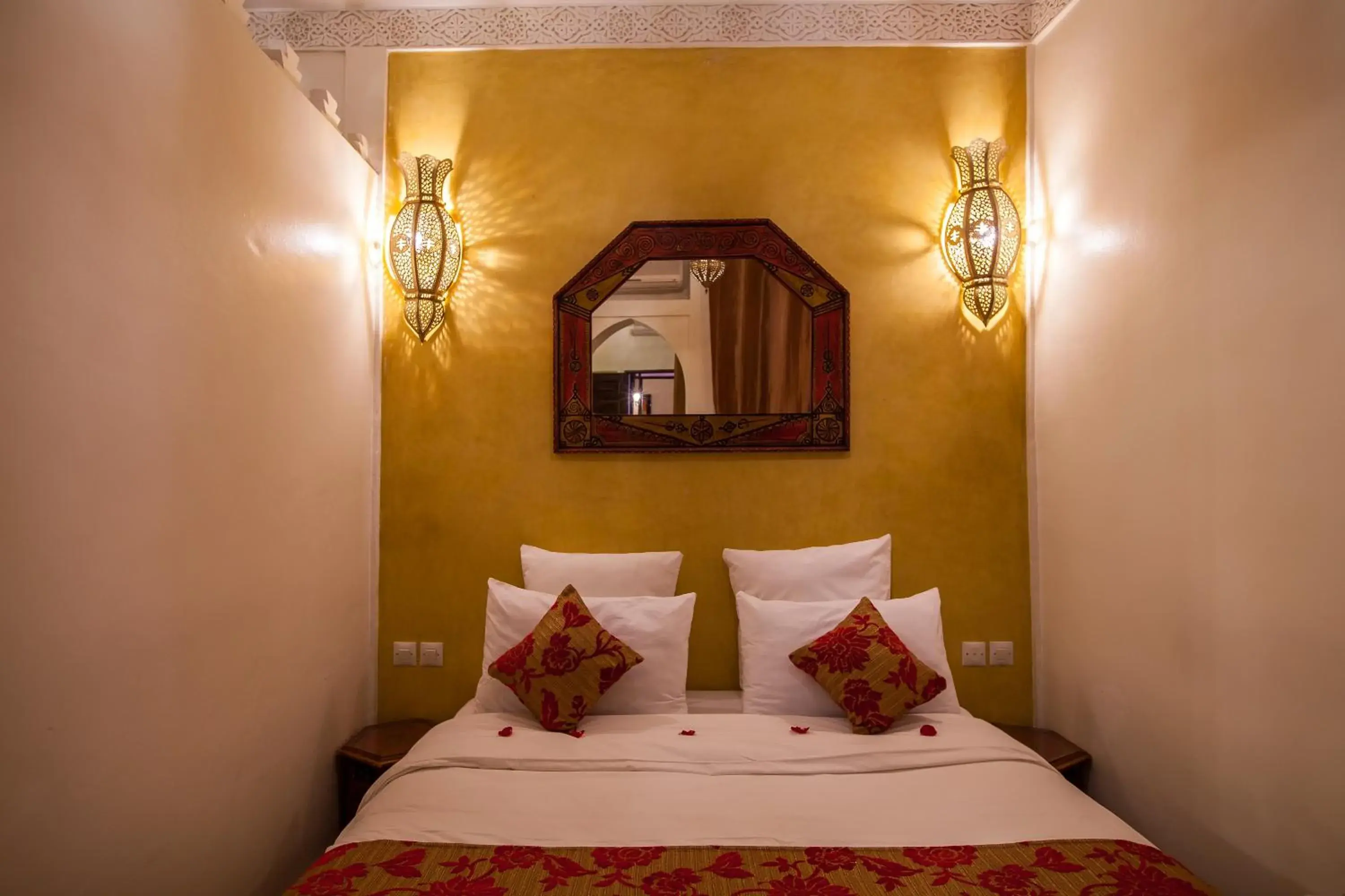Photo of the whole room, Bed in Riad Alaka