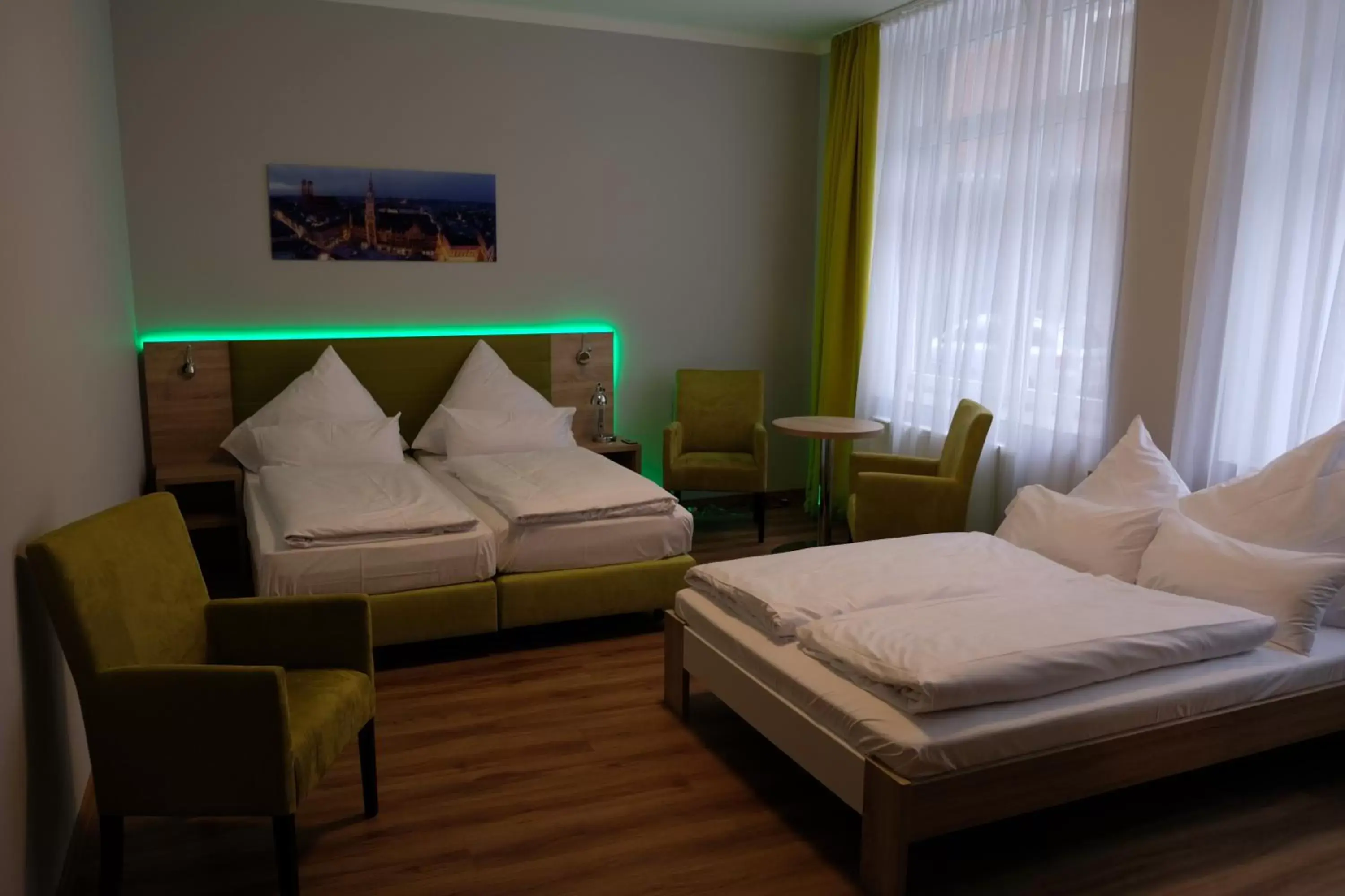 Photo of the whole room, Bed in Minx – CityHotels