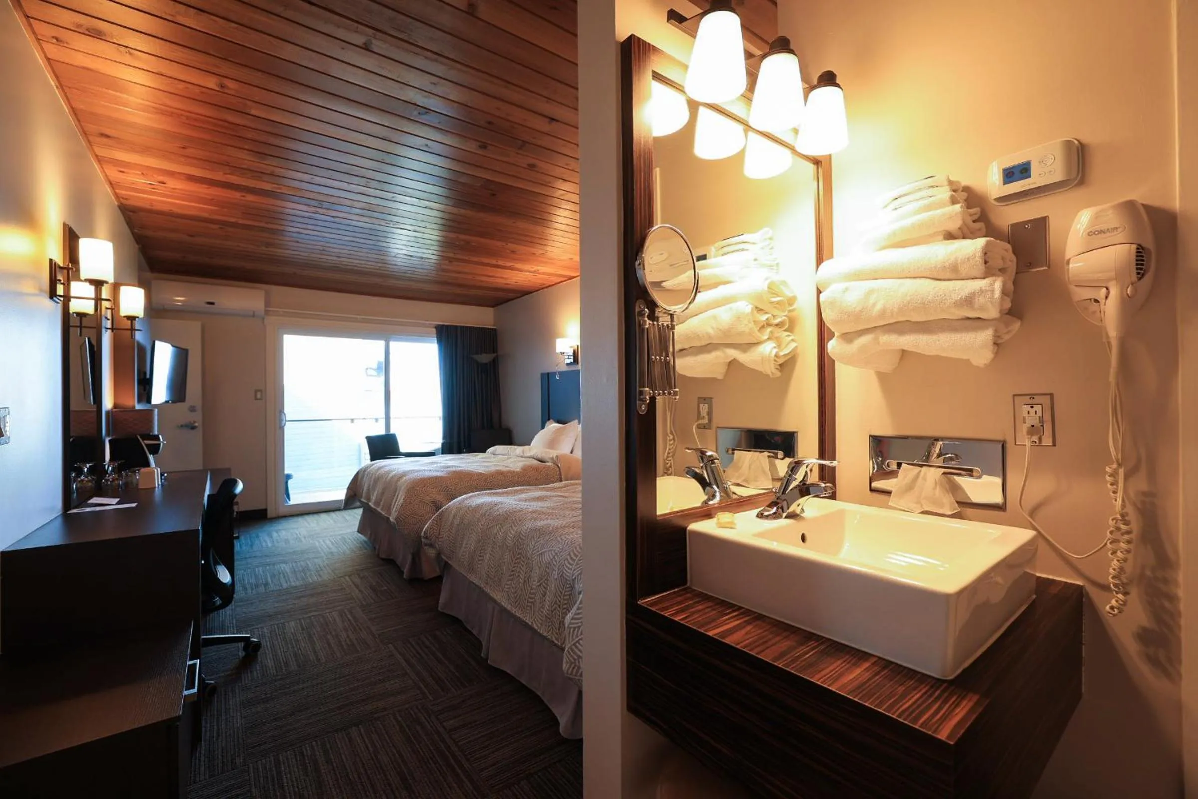 Bed in Auberge de la Pointe