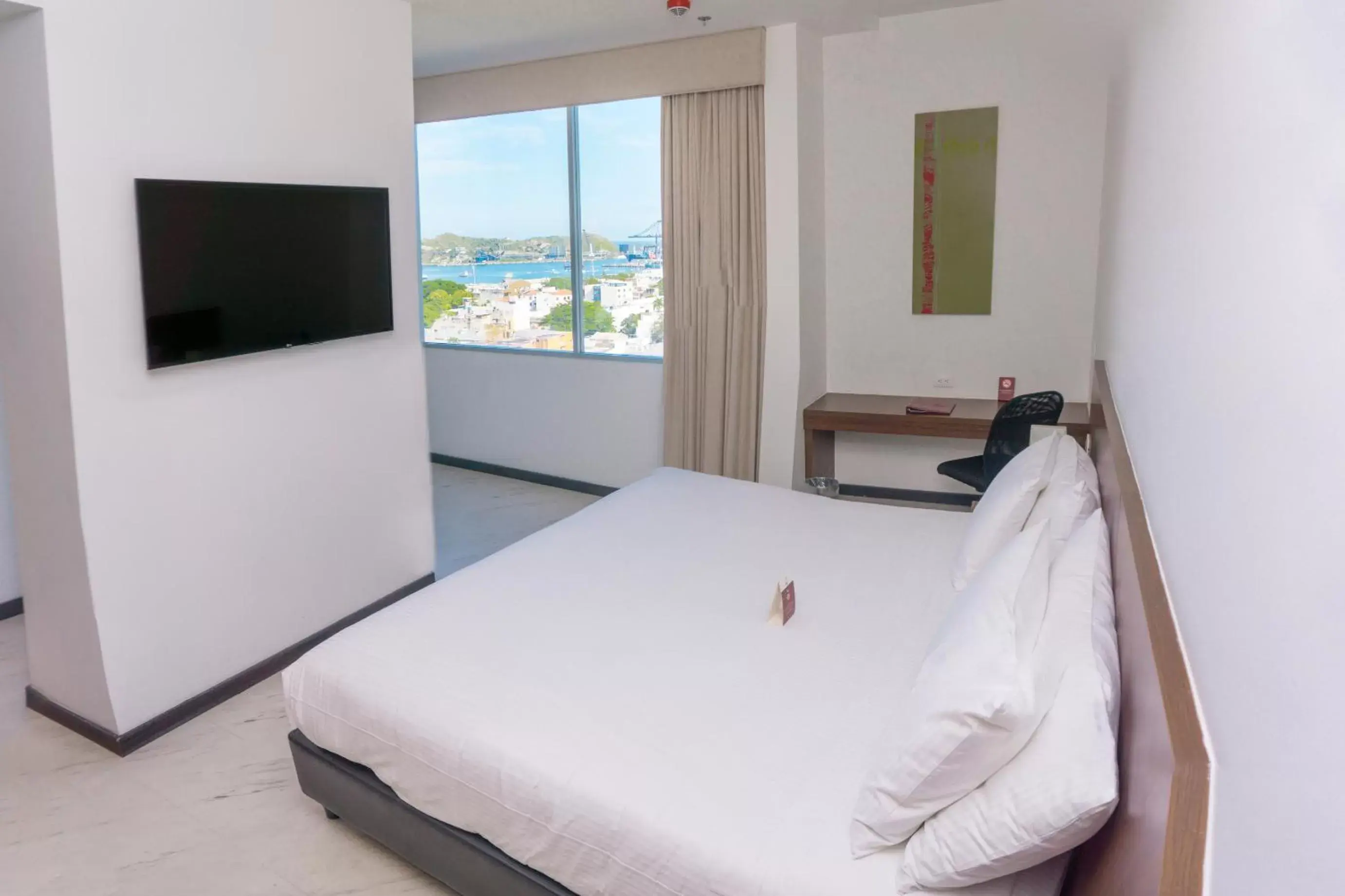 Sea view, Bed in Best Western Plus Santa Marta Hotel