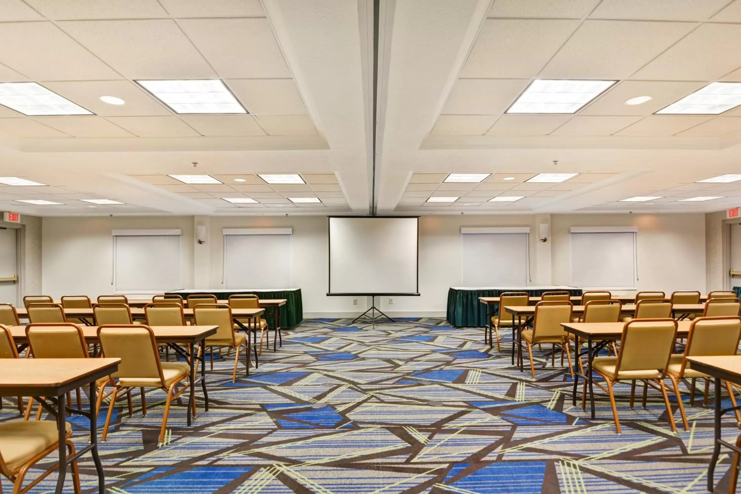 Meeting/conference room in Holiday Inn Express Hotel & Suites Milwaukee-New Berlin, an IHG Hotel