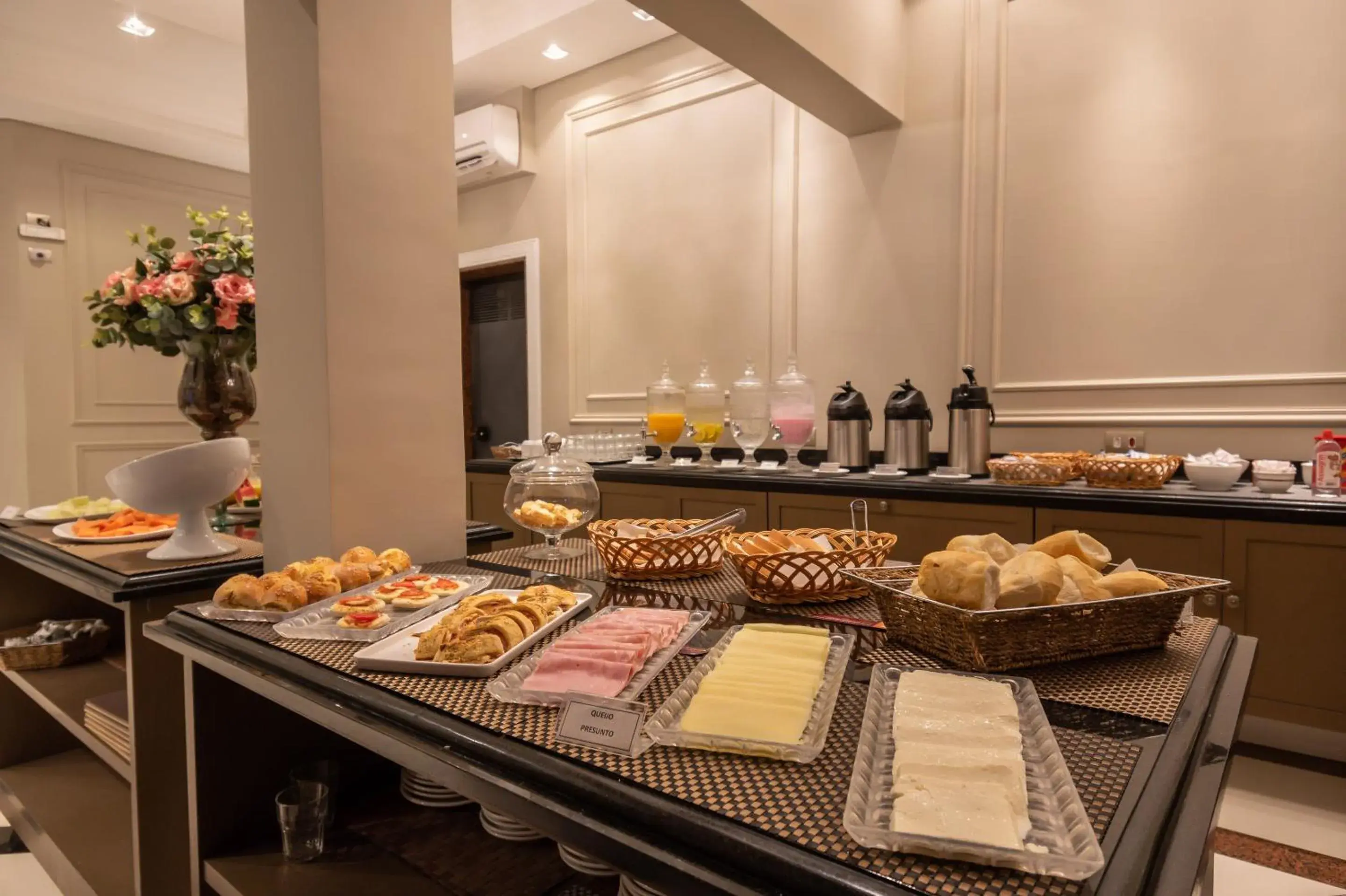 Food in Capital O Piratininga Hotel, Sao Paulo