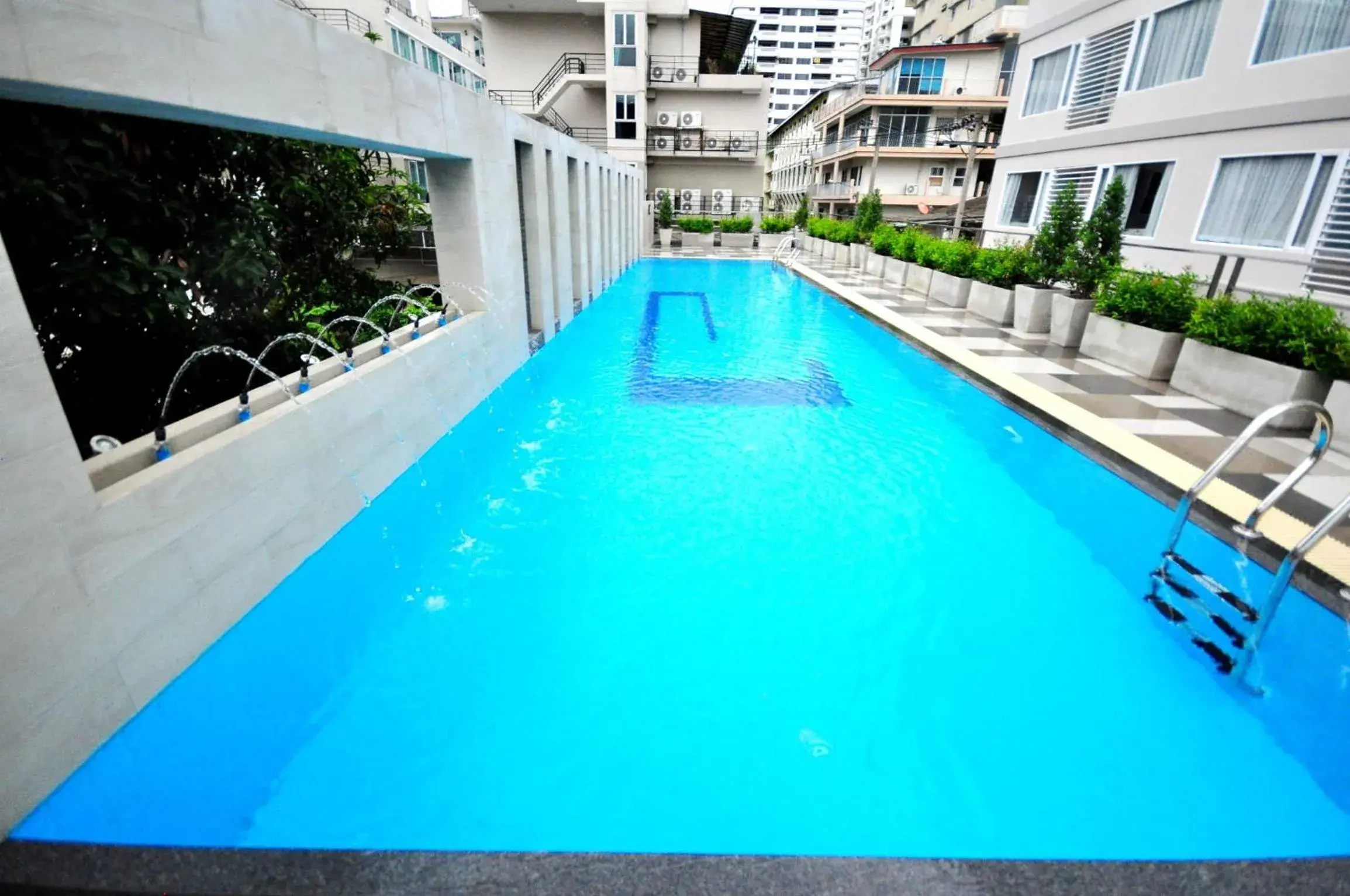 Swimming Pool in Parinda Hotel
