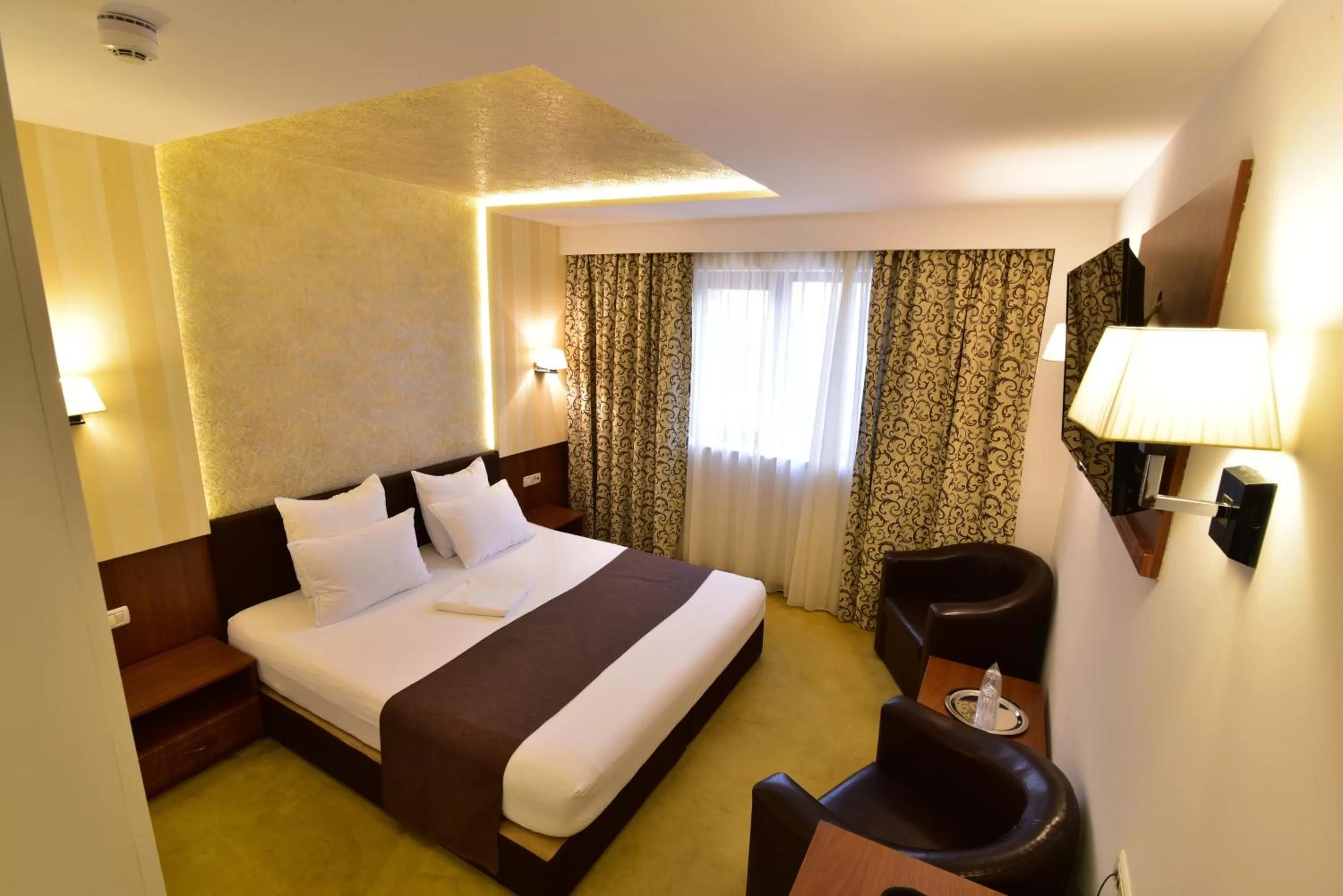 Photo of the whole room, Bed in Hotel Forum