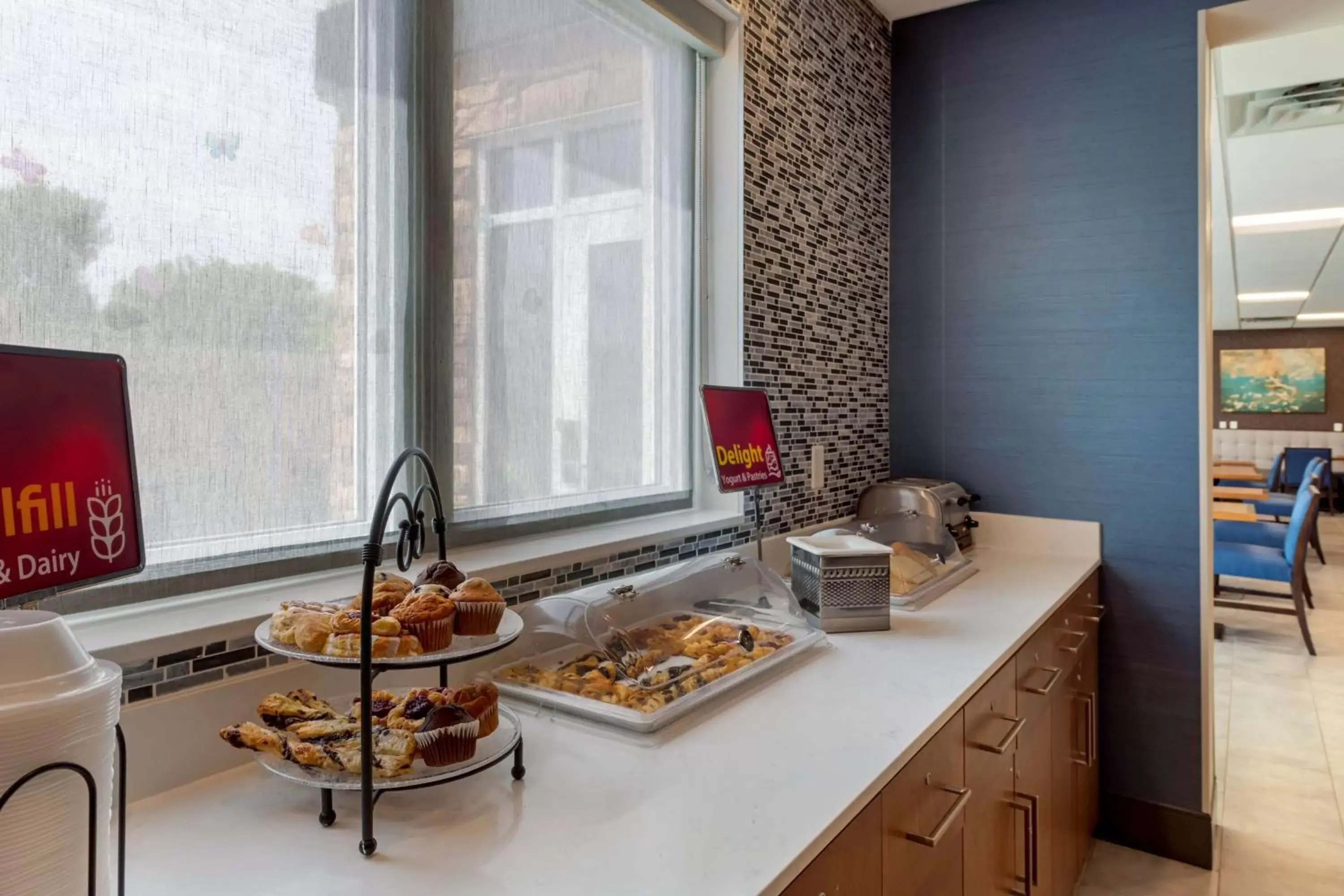 Breakfast in Best Western Plus Isanti Breakfast in Best Western Plus Isanti