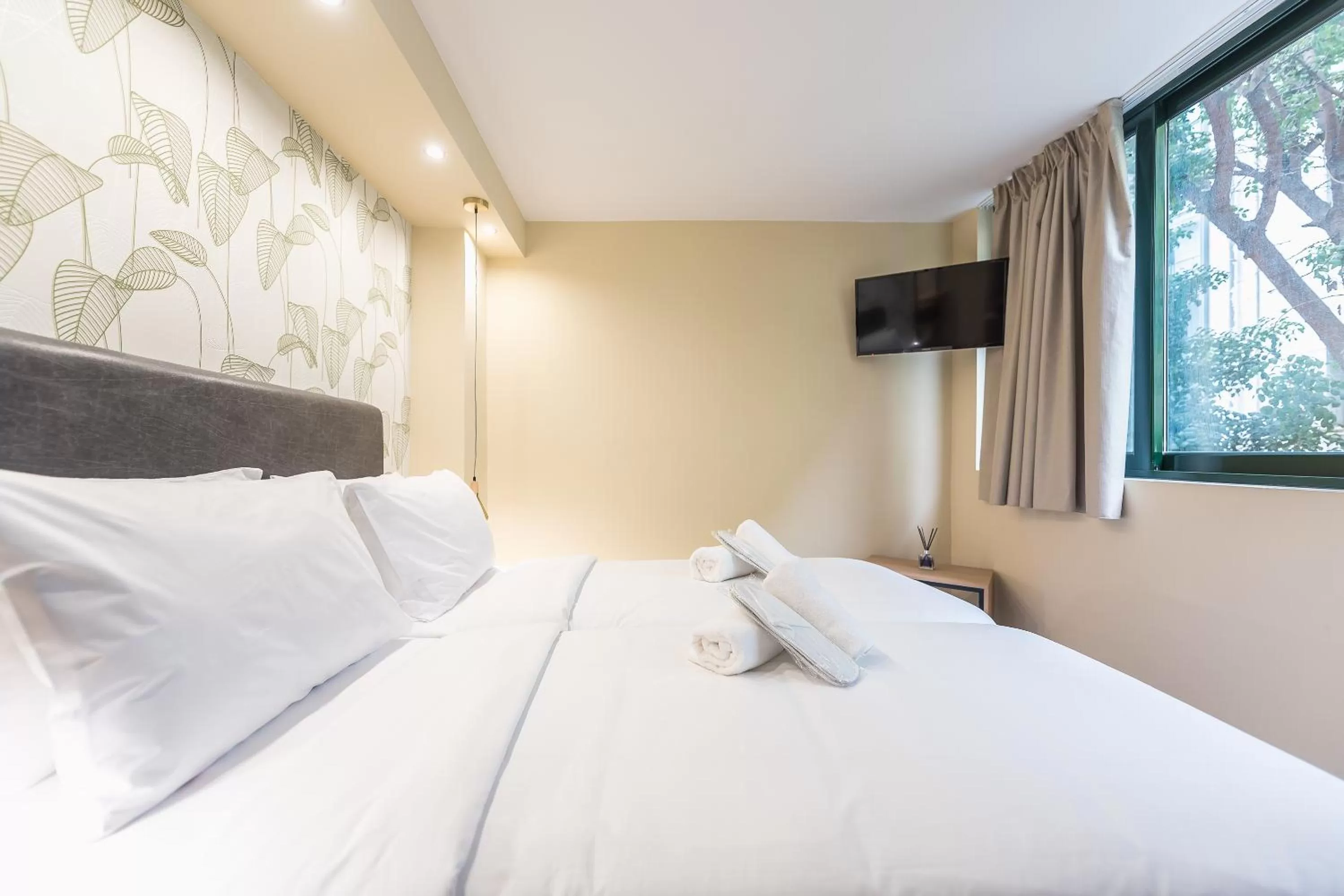 Photo of the whole room, Bed in Athens Lights