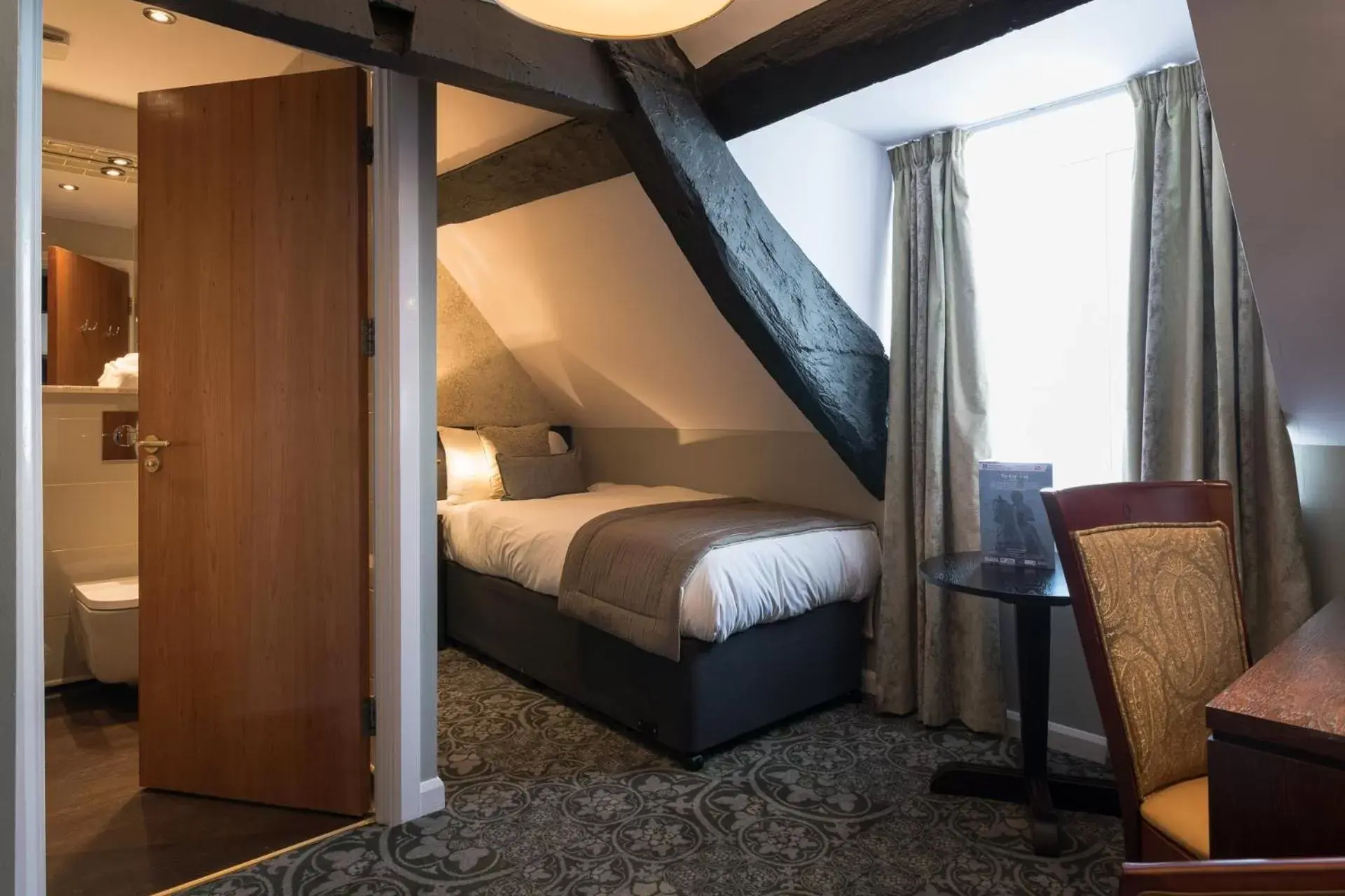 Single Room in The King's Head Hotel - JD Wetherspoon Single Room in The King's Head Hotel - JD Wetherspoon