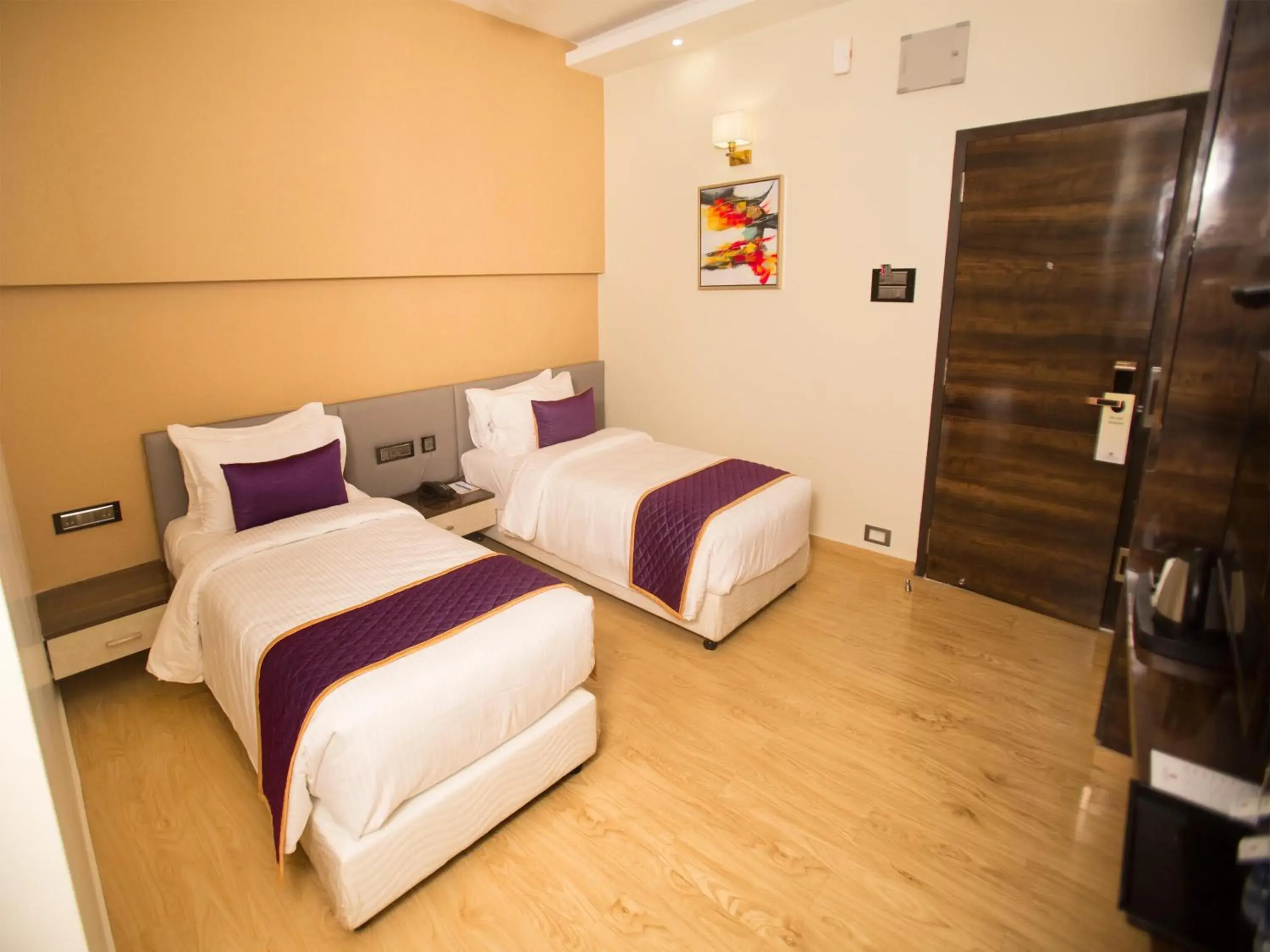 Bedroom, Bed in Crossway Parklane Airport Hotel Chennai