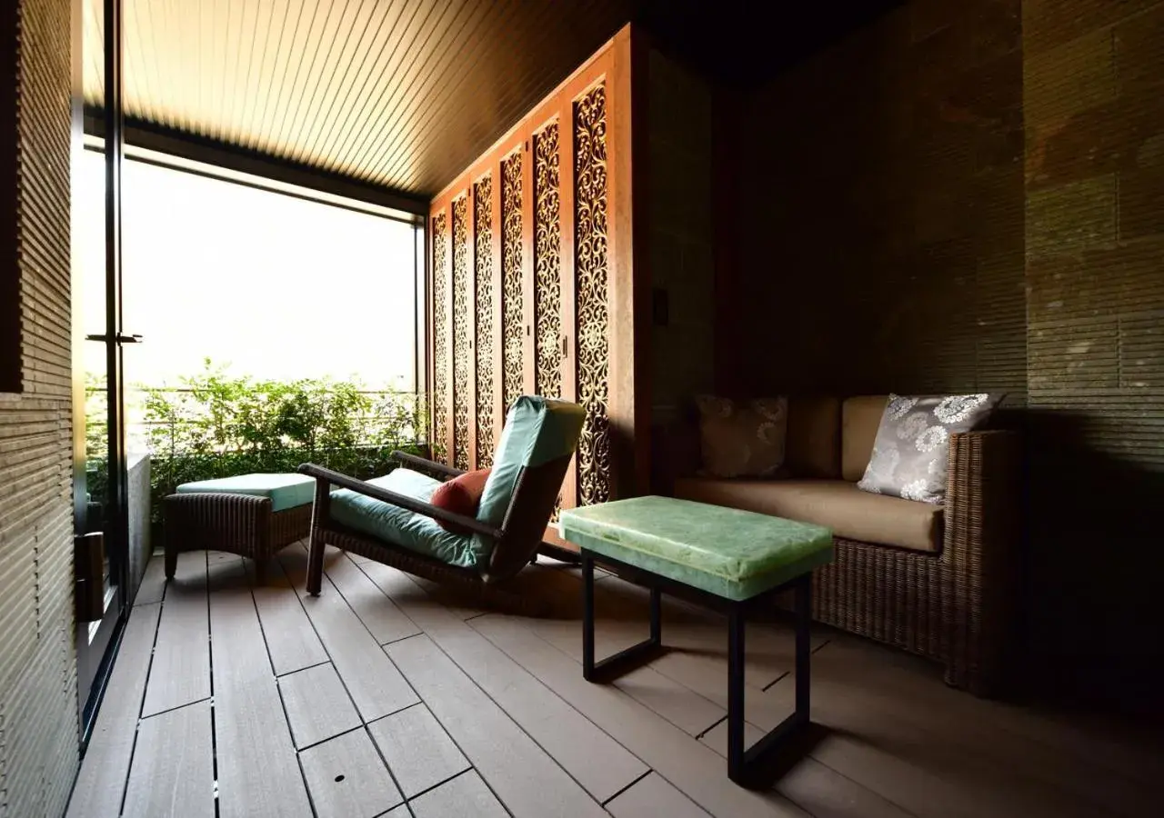 Balcony/Terrace, Seating Area in Balinese onsen ryokan Hakone Airu