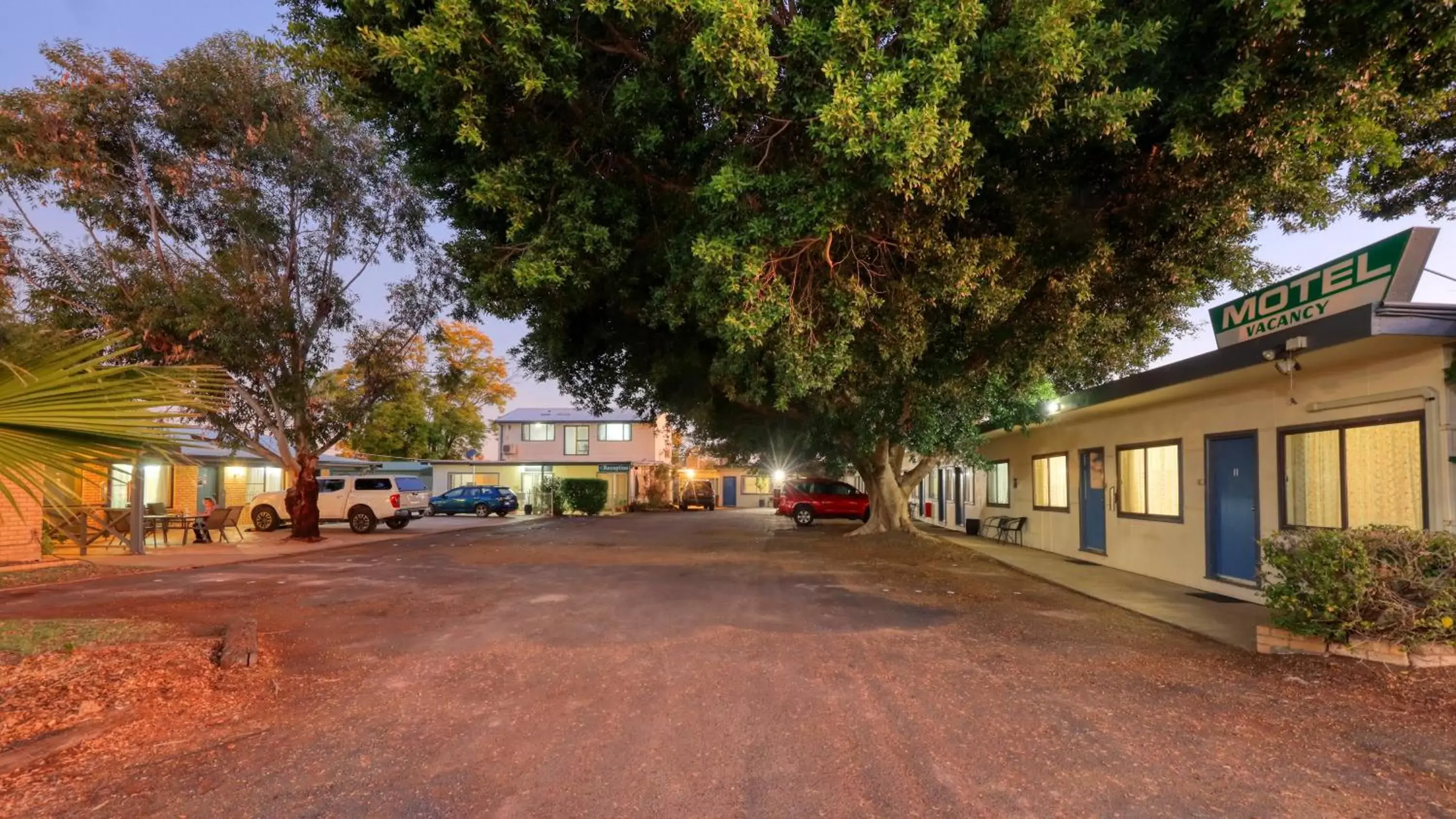 Parking in Darling River Motel