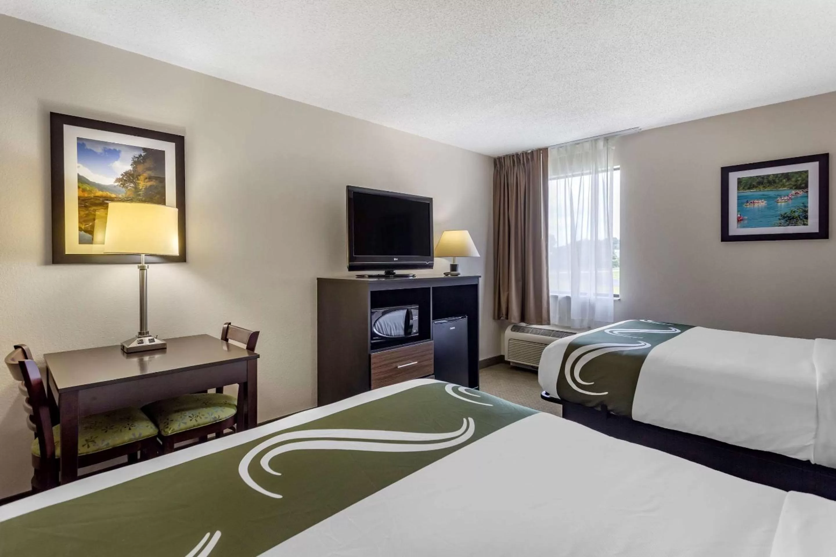 Photo of the whole room, Bed in Quality Inn