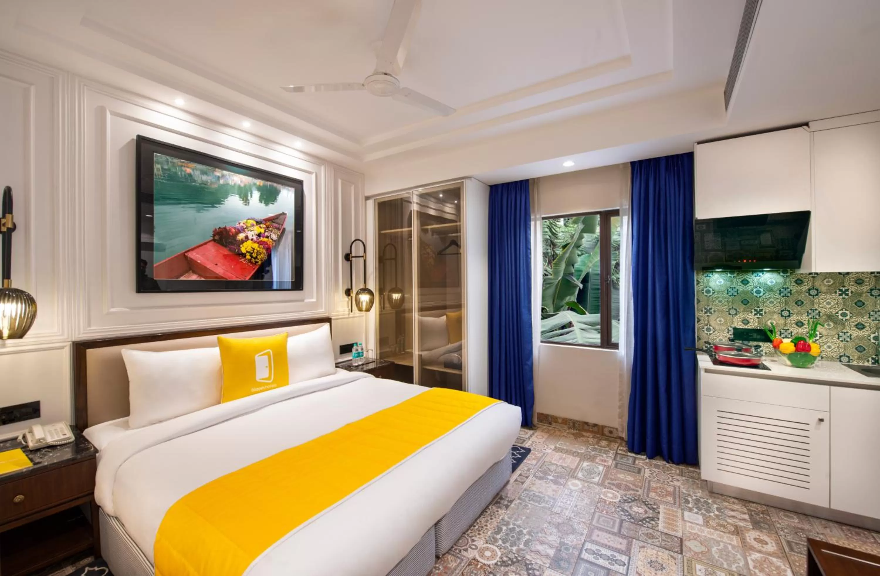 Bed in Bloom Boutique l GK1