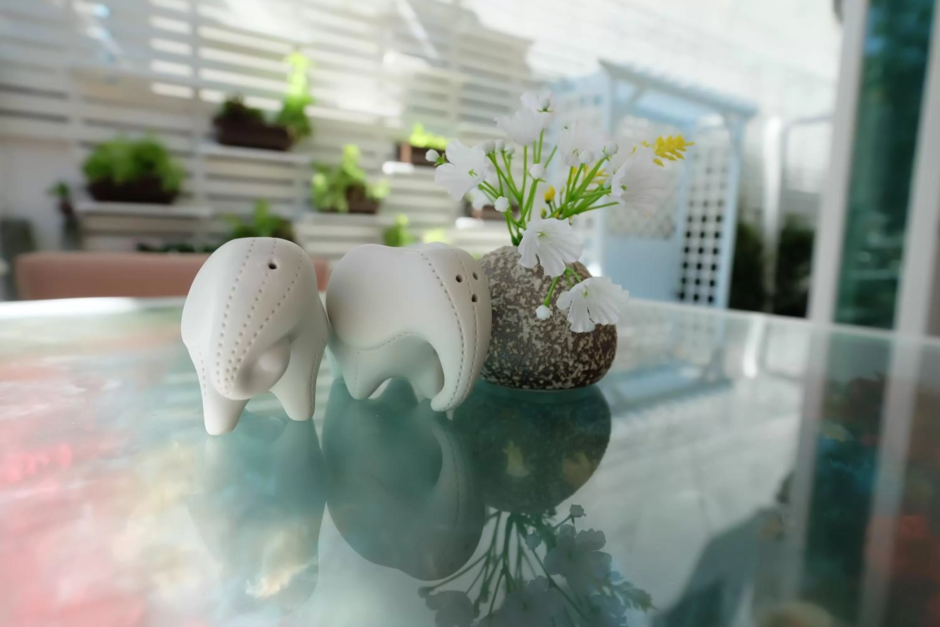 Staff in Noble Baan Pastel