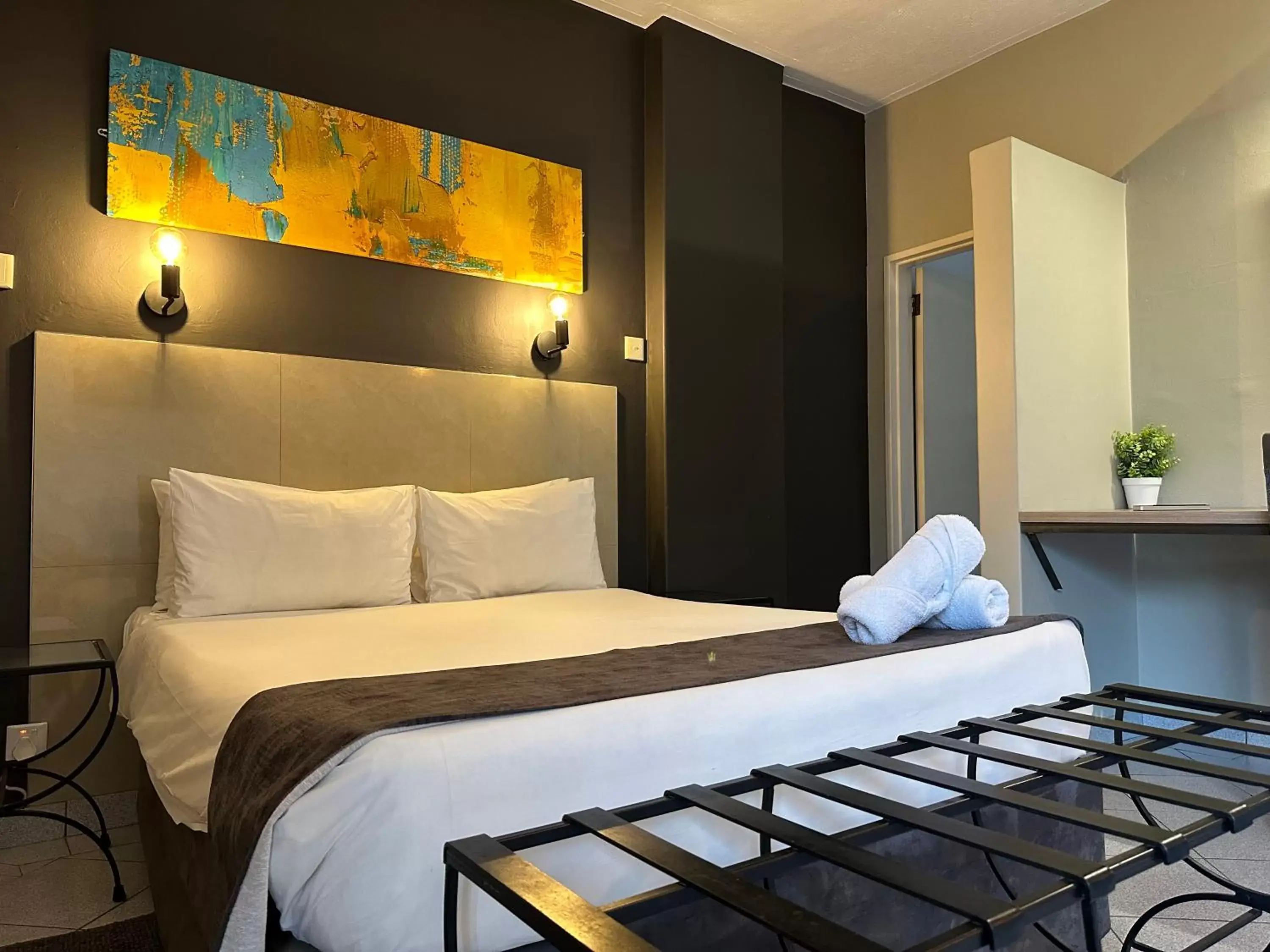 Bedroom, Bed in N1 Hotel Samora Machel Harare