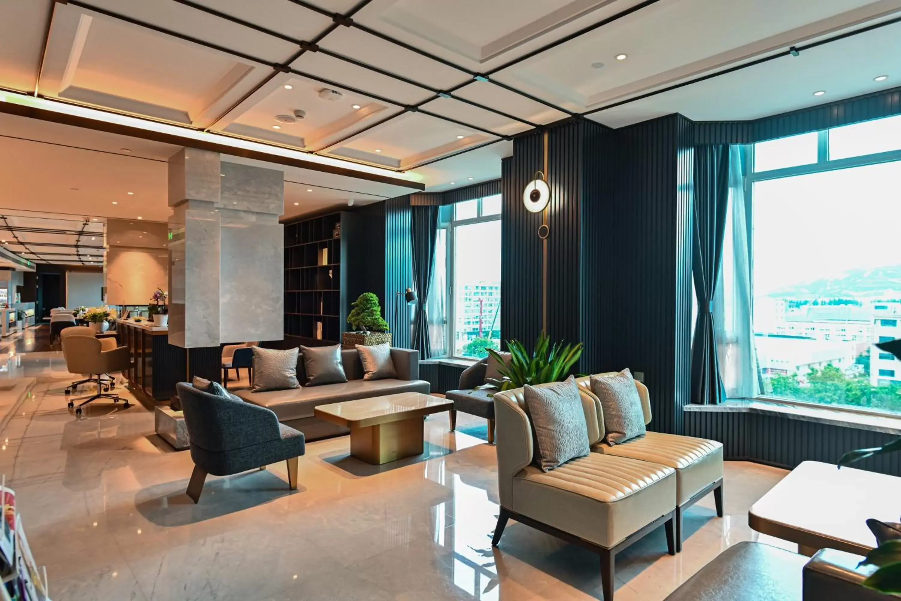 Restaurant/places to eat in Wyndham Qingdao l Free Fixed-Time Shuttle Service Between Hotel and Airport & North Railway Station l Outdoor Children's Amusement Park l 1-Hour Play Snooker or Table Tennis Restaurant/places to eat in Wyndham Qingdao l Free Fixed-Time Shuttle Service Between Hotel and Airport & North Railway Station l Outdoor Children's Amusement Park l 1-Hour Play Snooker or Table Tennis