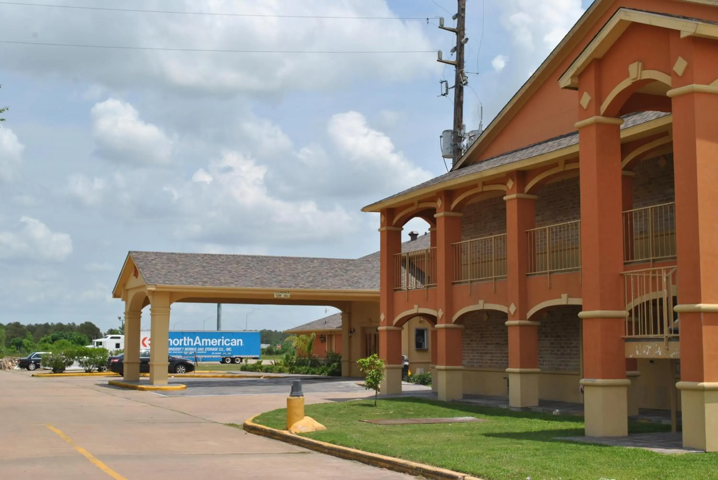 Facade/entrance, Property Building in Executive Inn Brookshire