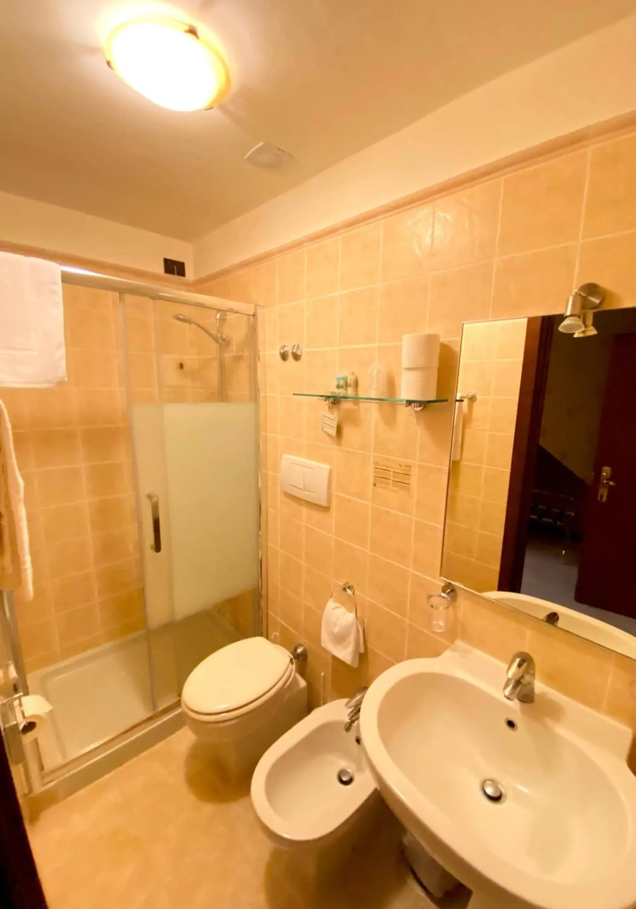 Bathroom in Hotel San Gallo Bathroom in Hotel San Gallo