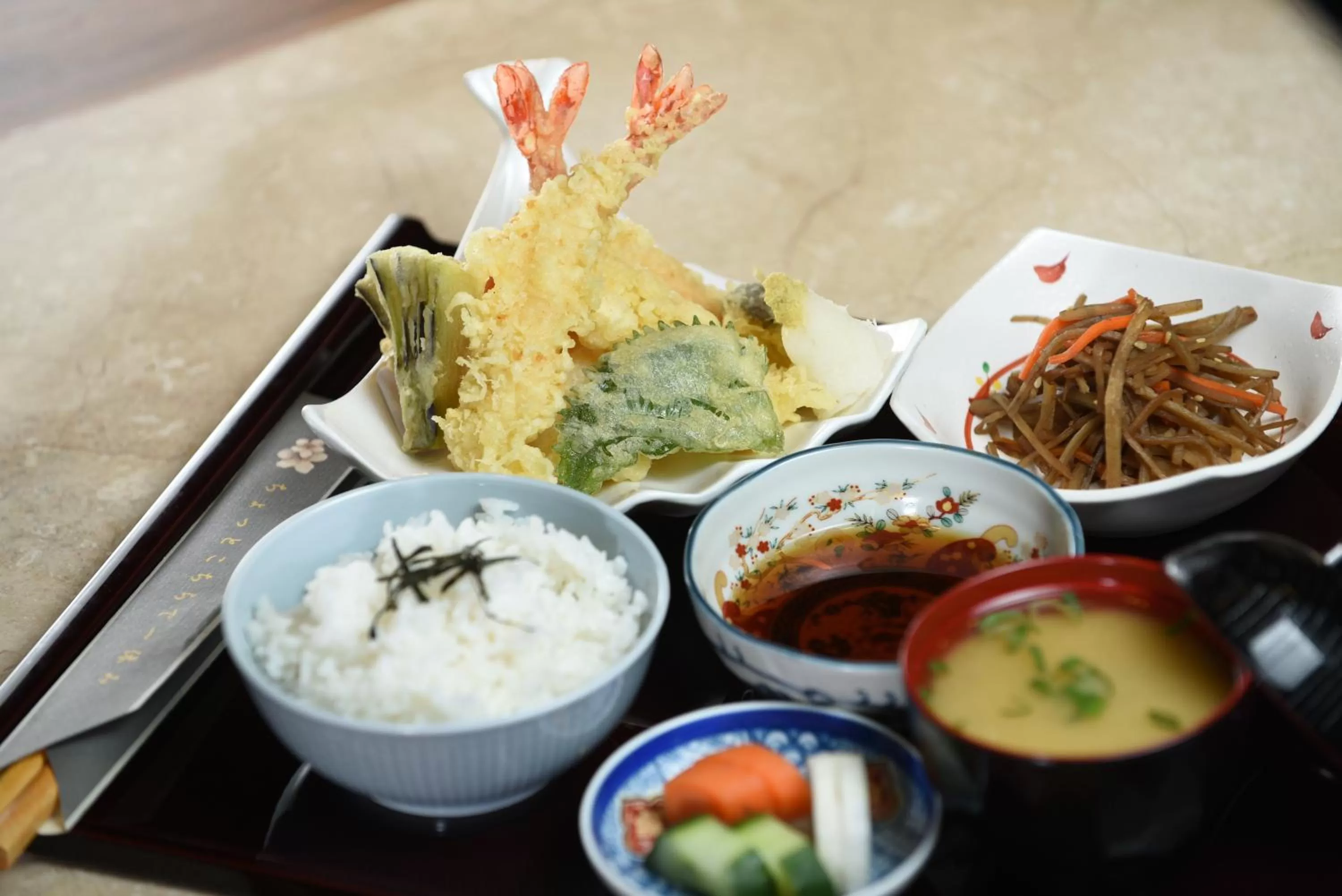 Restaurant/places to eat in Holiday Inn Cikarang Jababeka by IHG