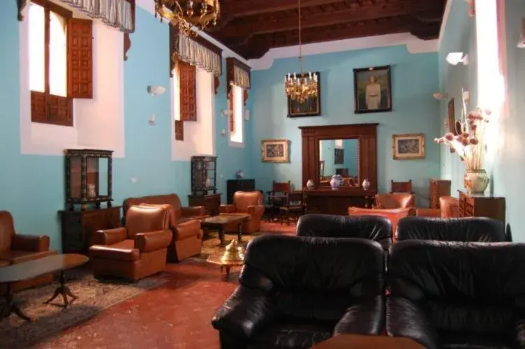 Communal lounge/ TV room in Hospederia del Real Monasterio