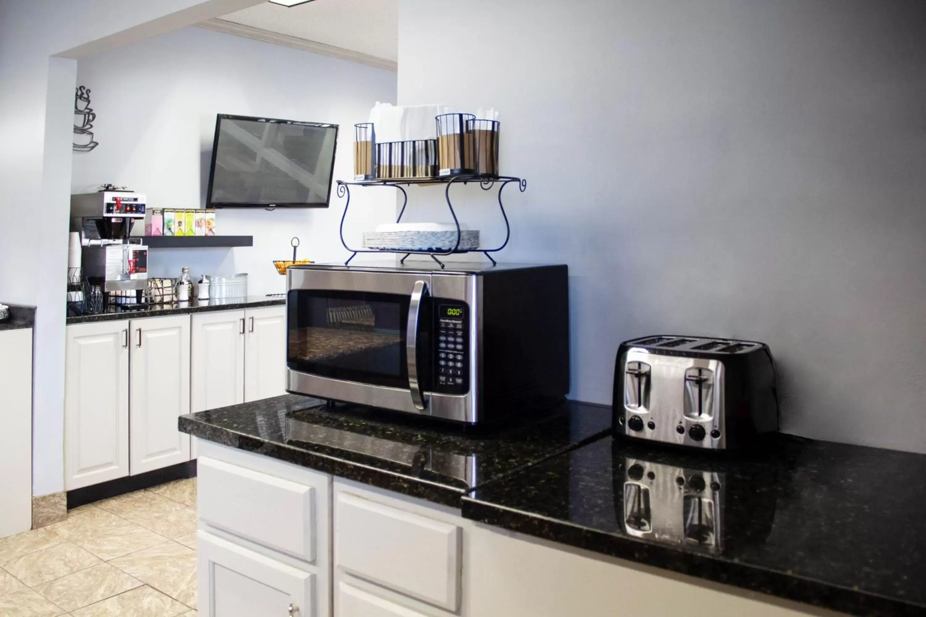 Breakfast, Kitchen/Kitchenette in New Victorian Inn - Sioux City