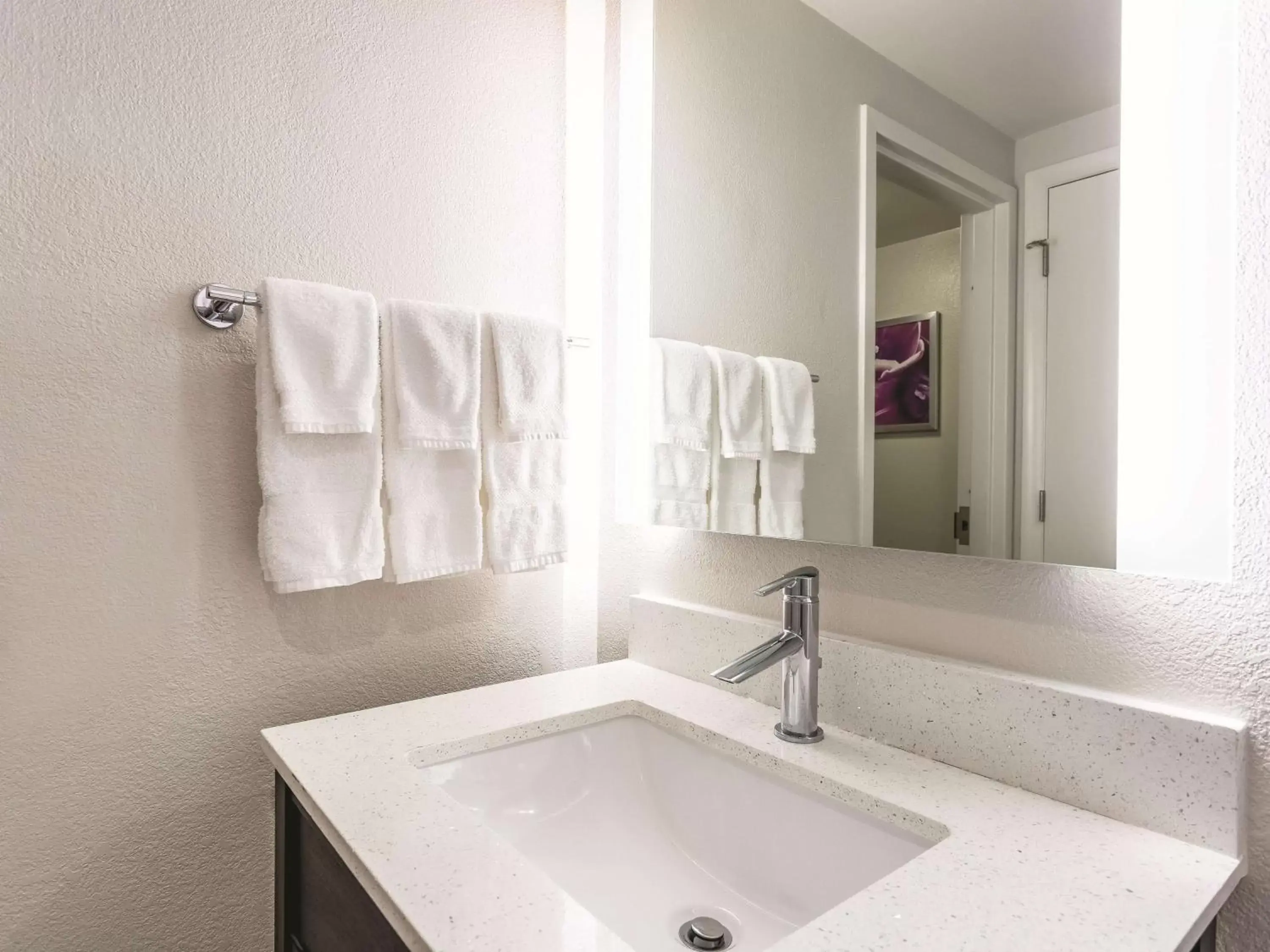 Bathroom in La Quinta by Wyndham Columbia / Fort Meade