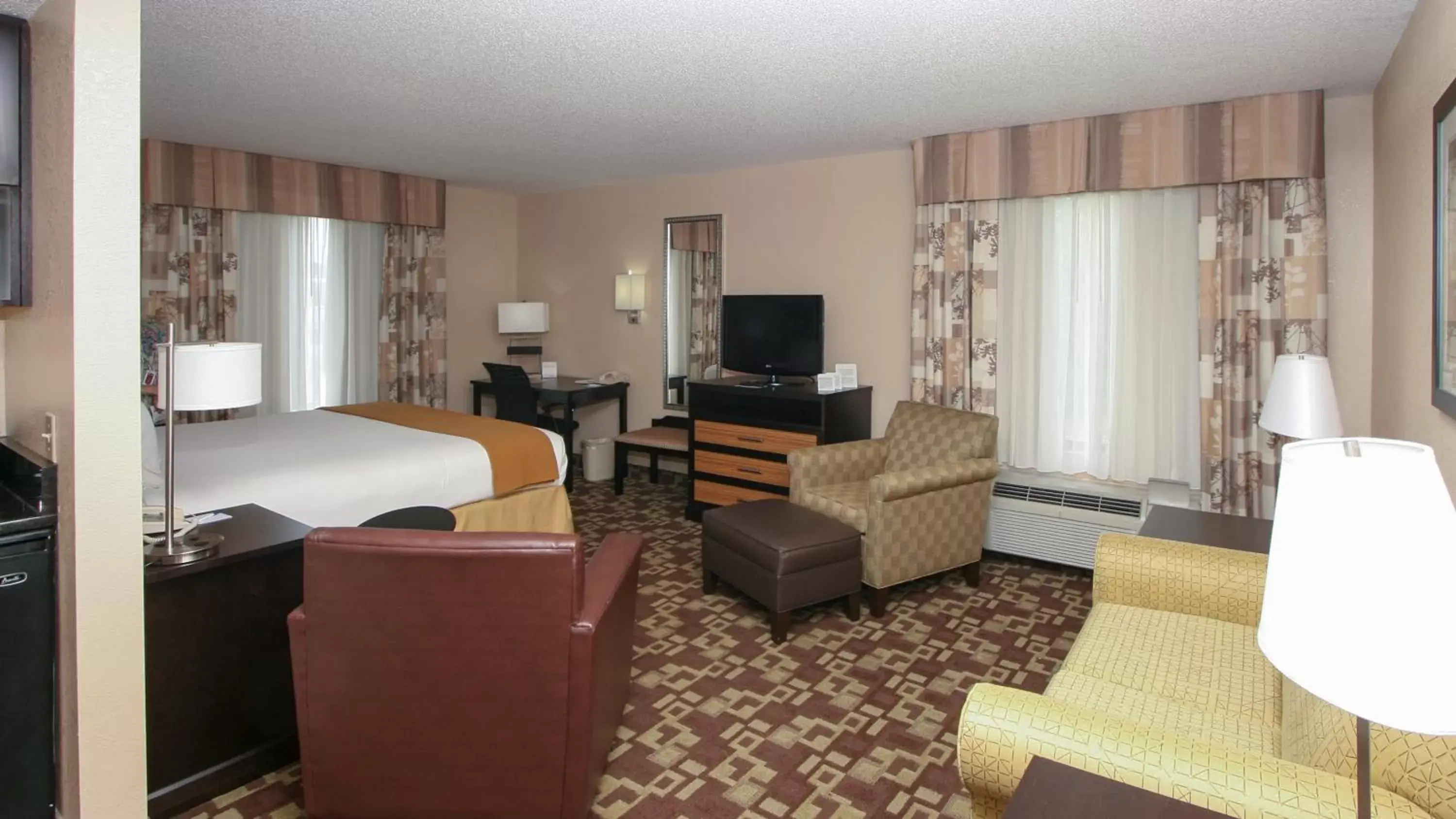 TV/Entertainment Center in Country Inn & Suites by Radisson, Shelby, NC