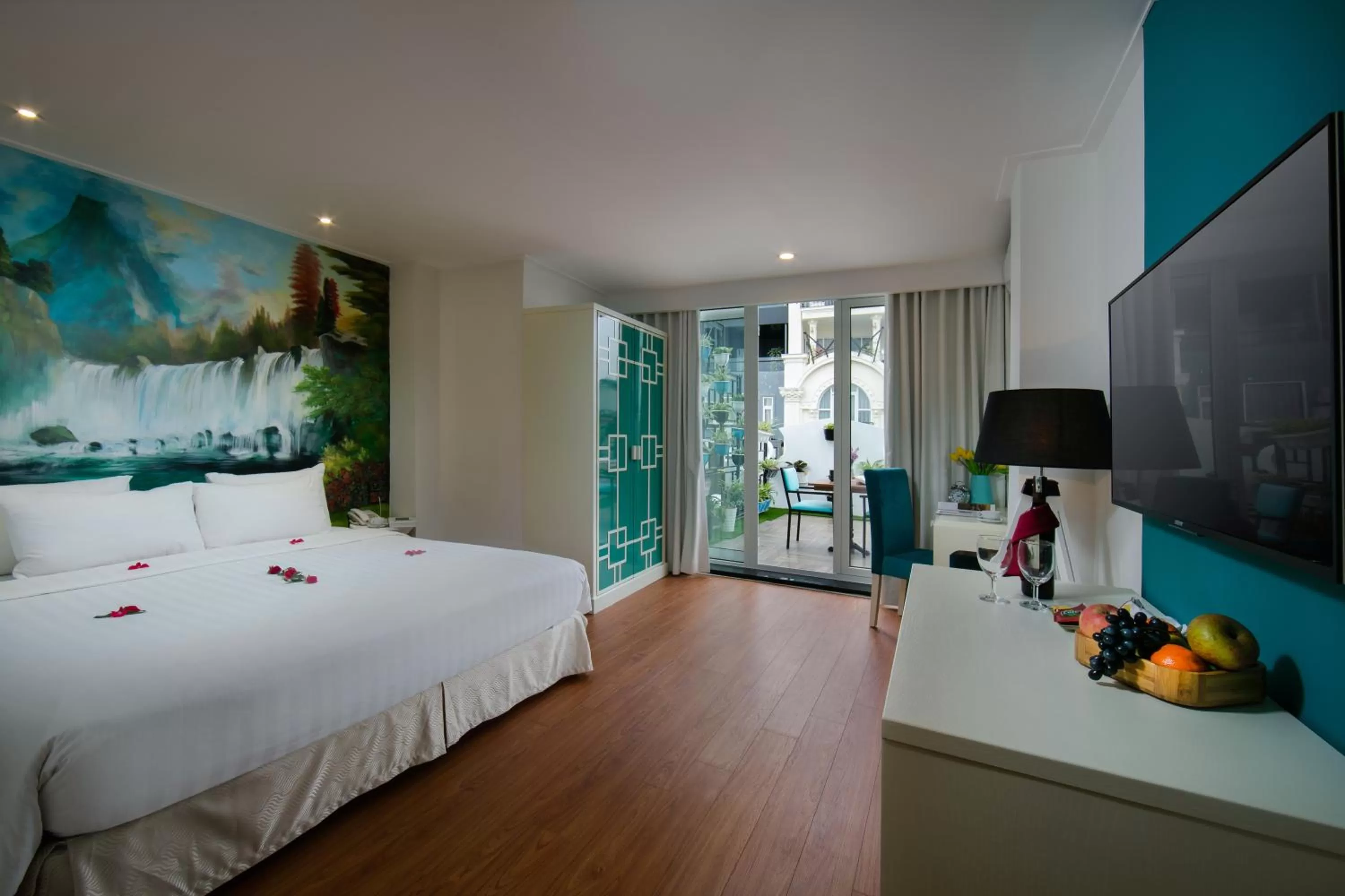 Garden, Bed in Hanoi La Selva Hotel