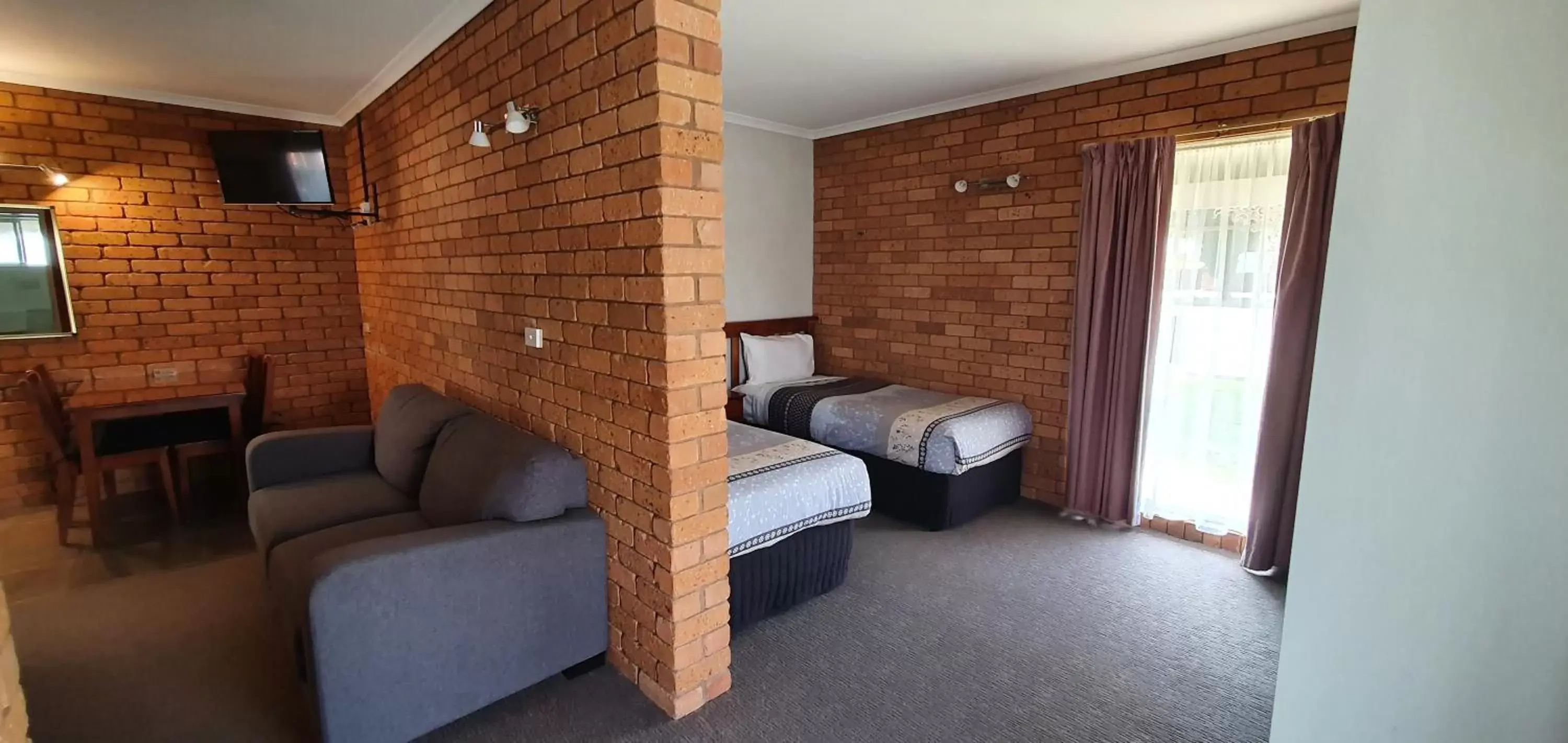 Bed in Centrepoint Motel Deniliquin