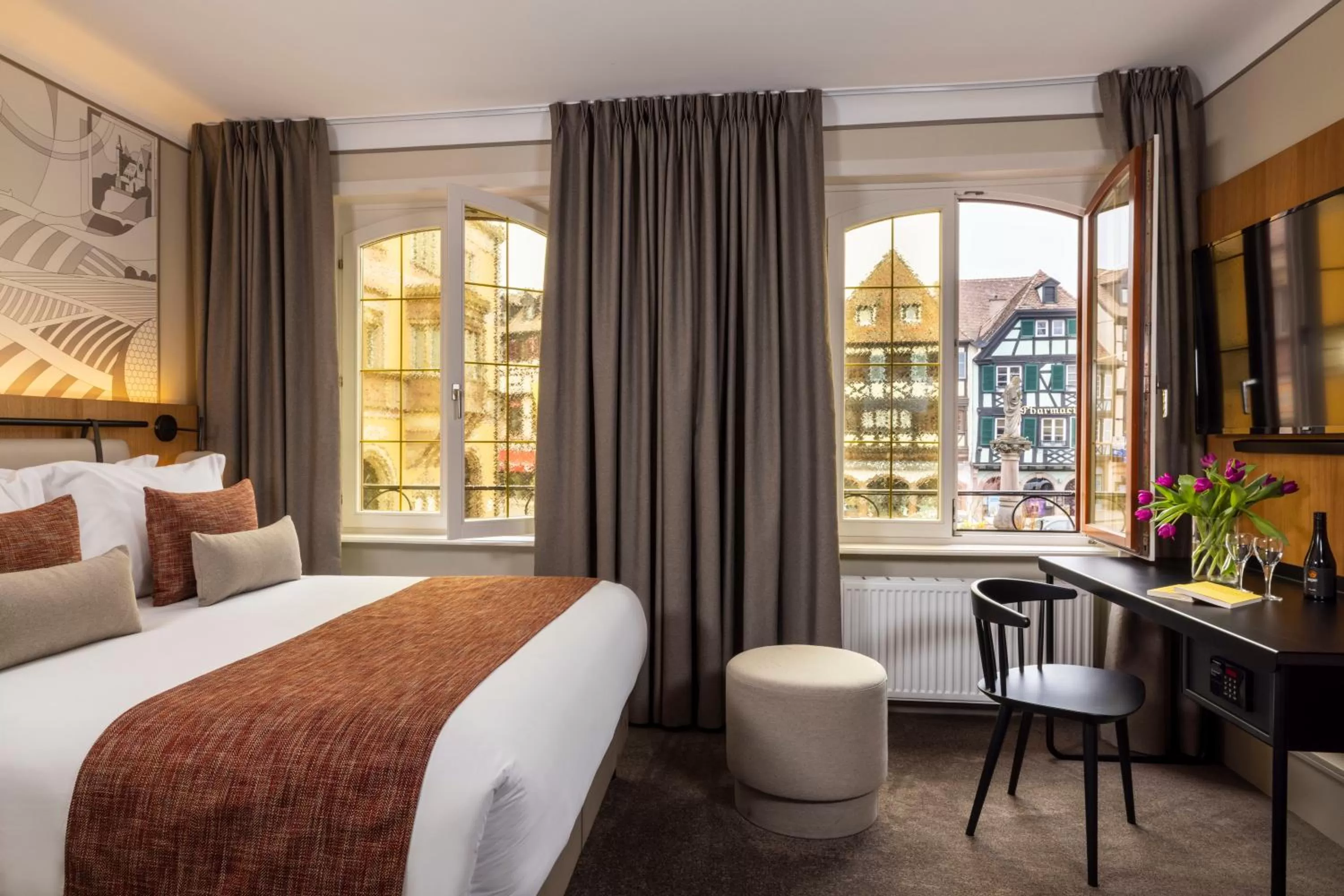 View (from property/room), Bed in Hotel La Diligence