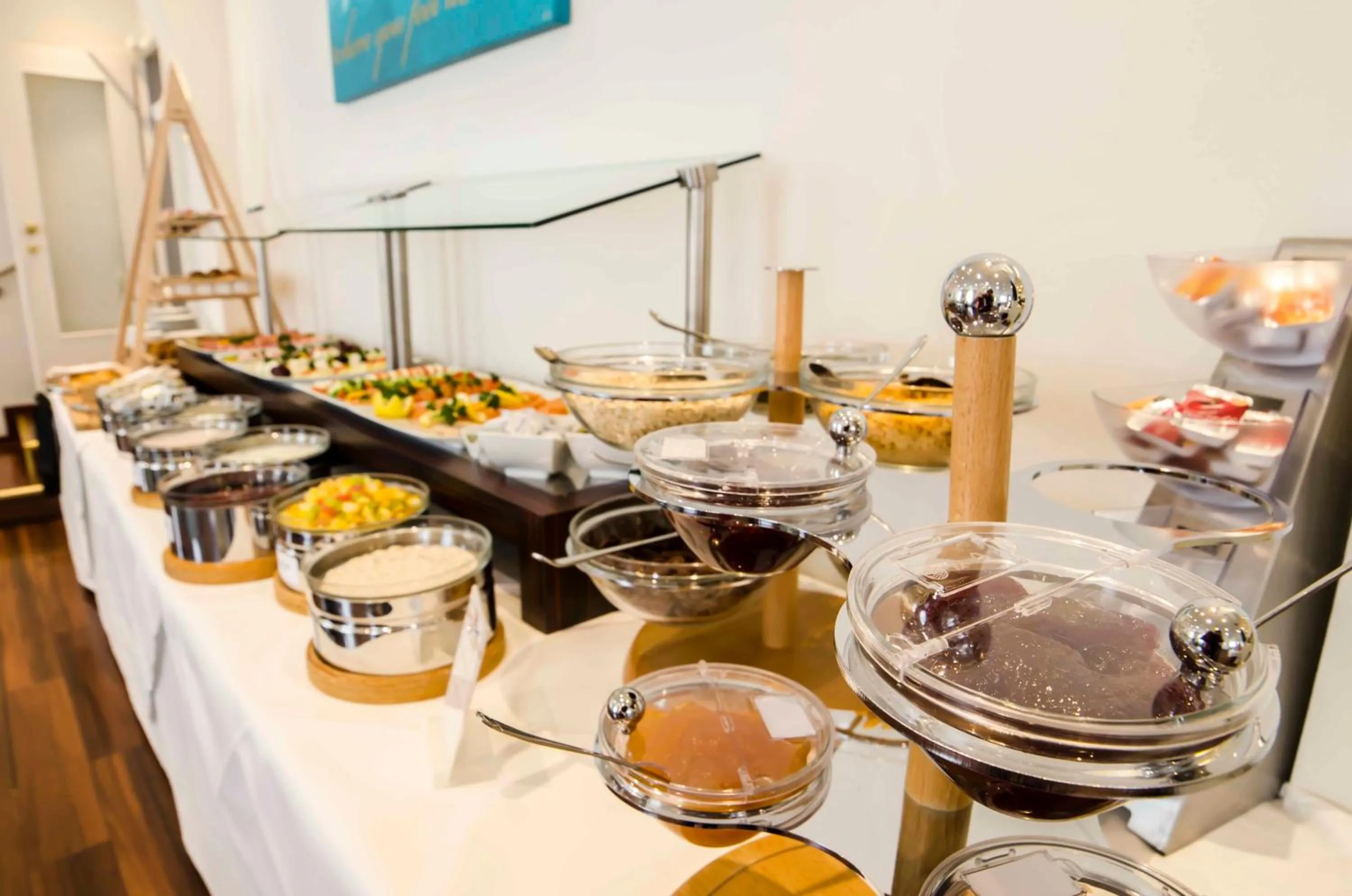 Restaurant/places to eat in Hotel Merkur - Superior