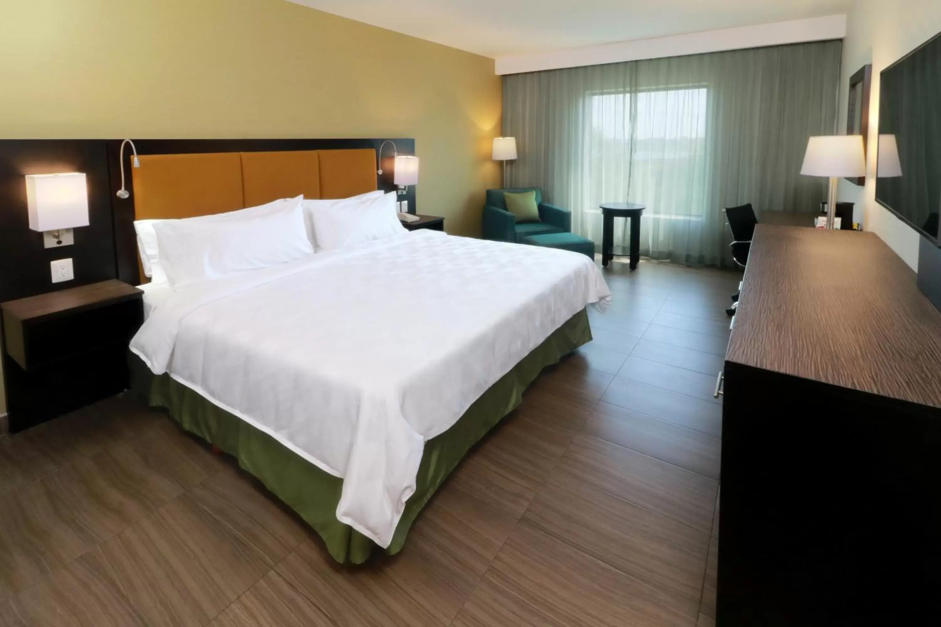 Bed in Holiday Inn Tampico-Altamira, an IHG Hotel