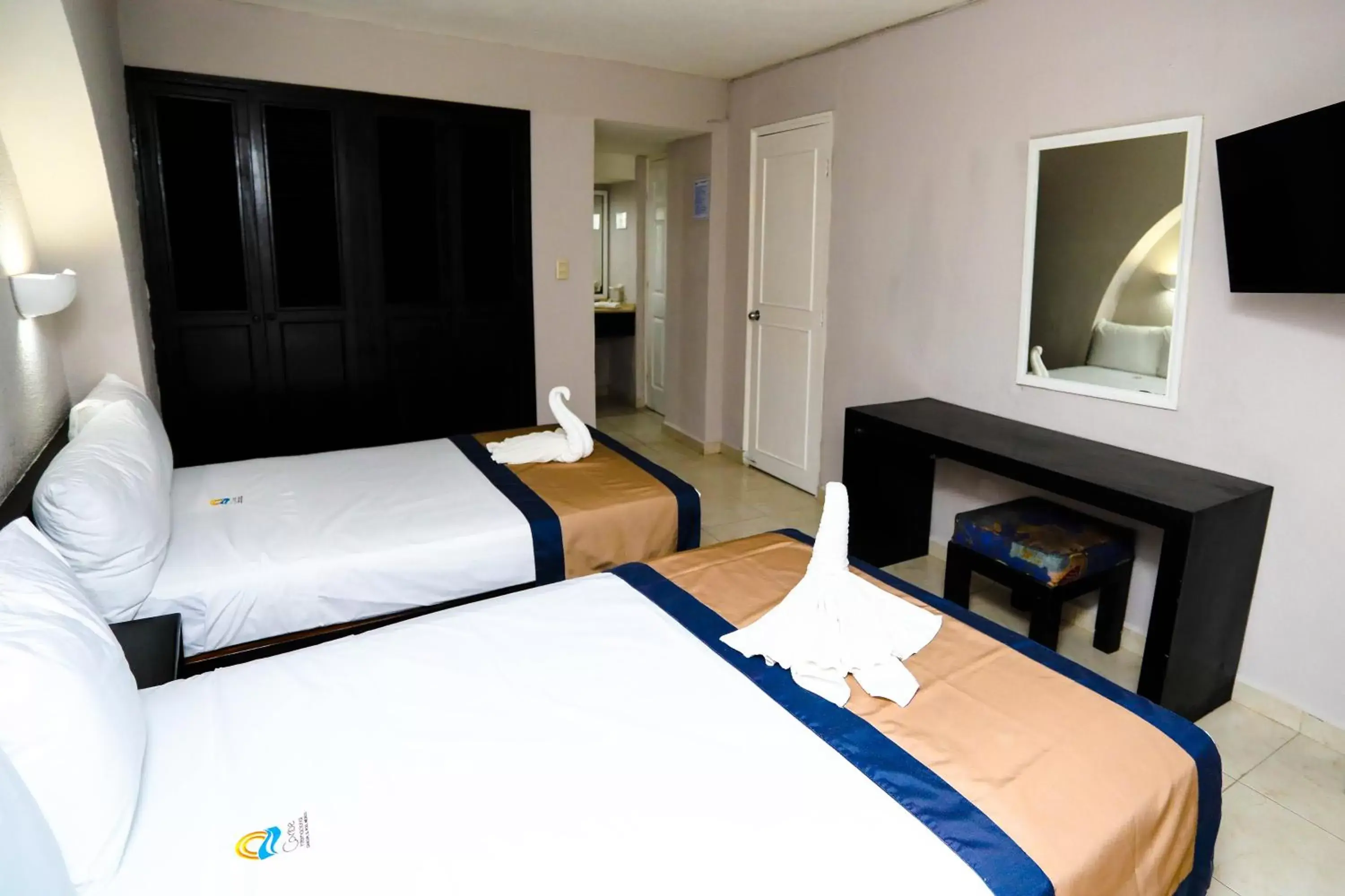 Bedroom, Bed in Hotel Caribe Internacional Cancun
